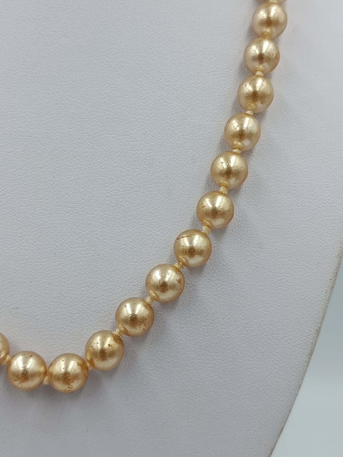 Vintage Perlenkette Goldfarben mit Strassverschluss mit klassischem Design