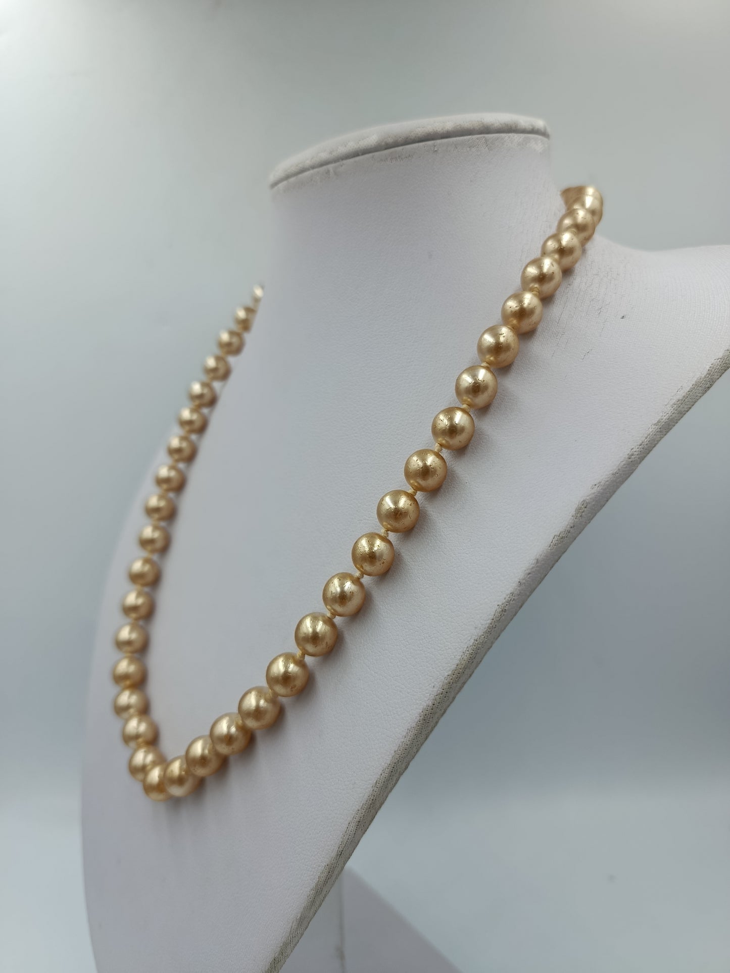 Vintage Perlenkette Goldfarben mit Strassverschluss mit klassischem Design
