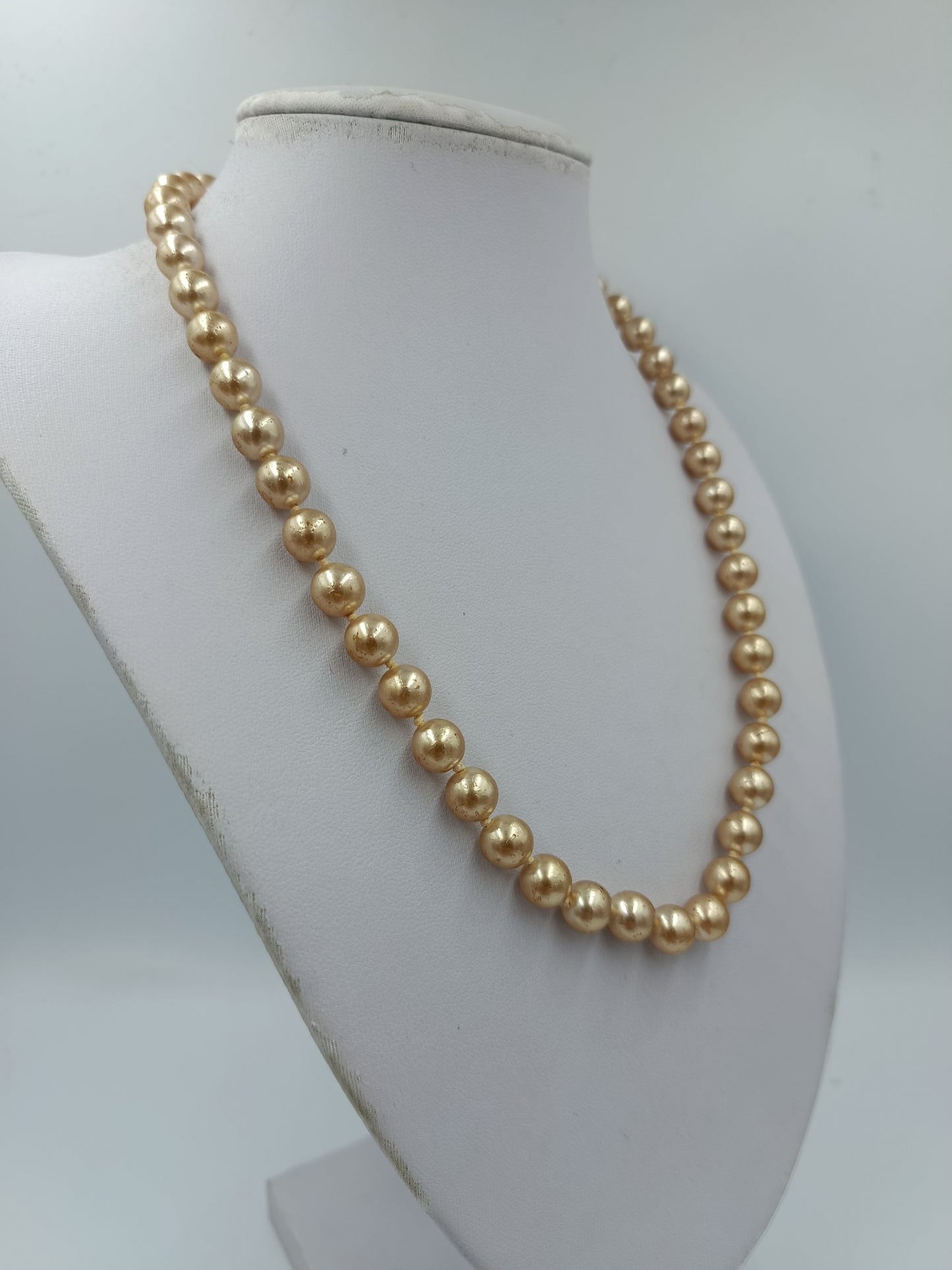 Vintage Perlenkette Goldfarben mit Strassverschluss mit klassischem Design