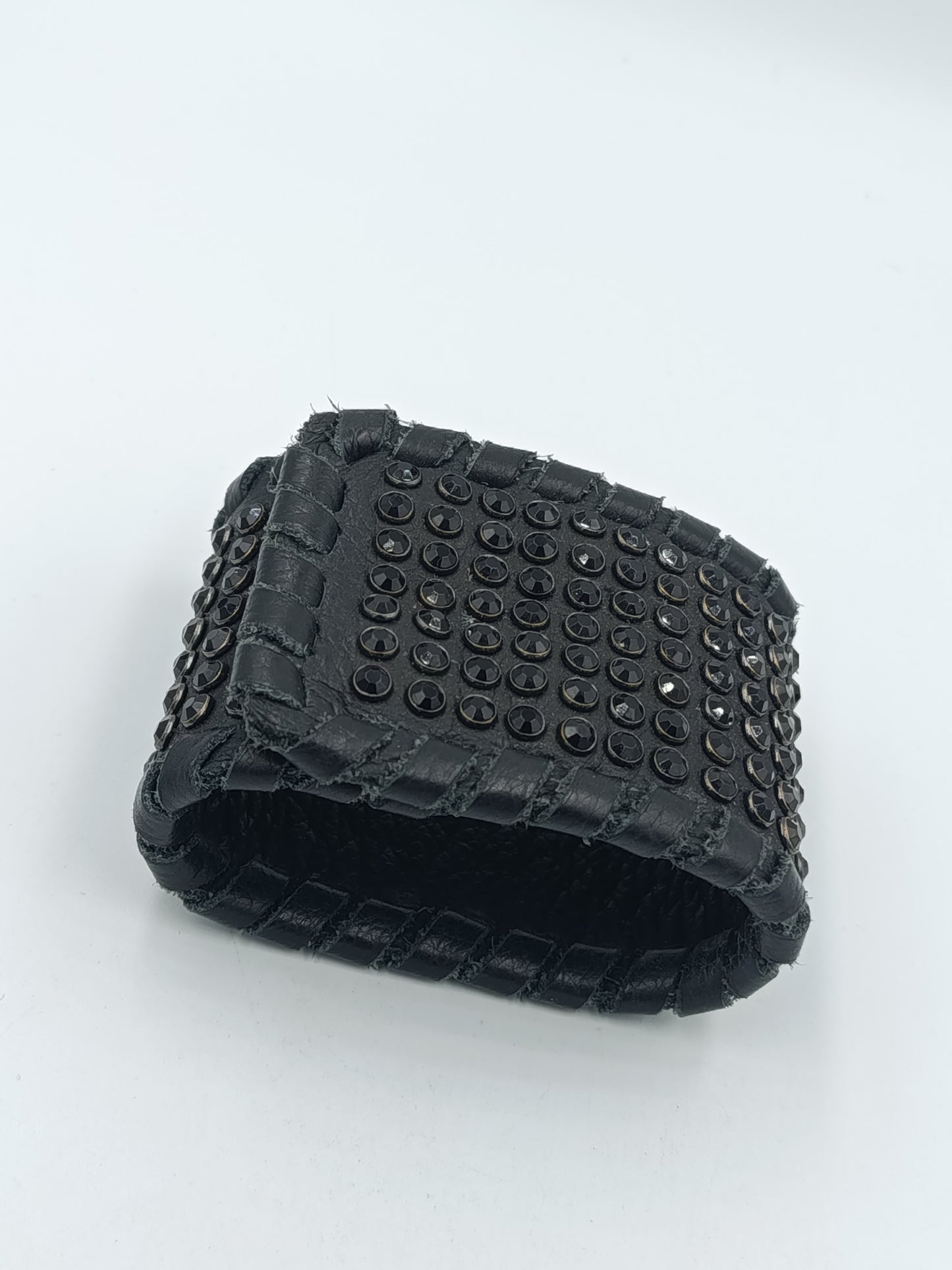 Breites Lederarmband mit schwarzen Strassnieten Rock Biker Style