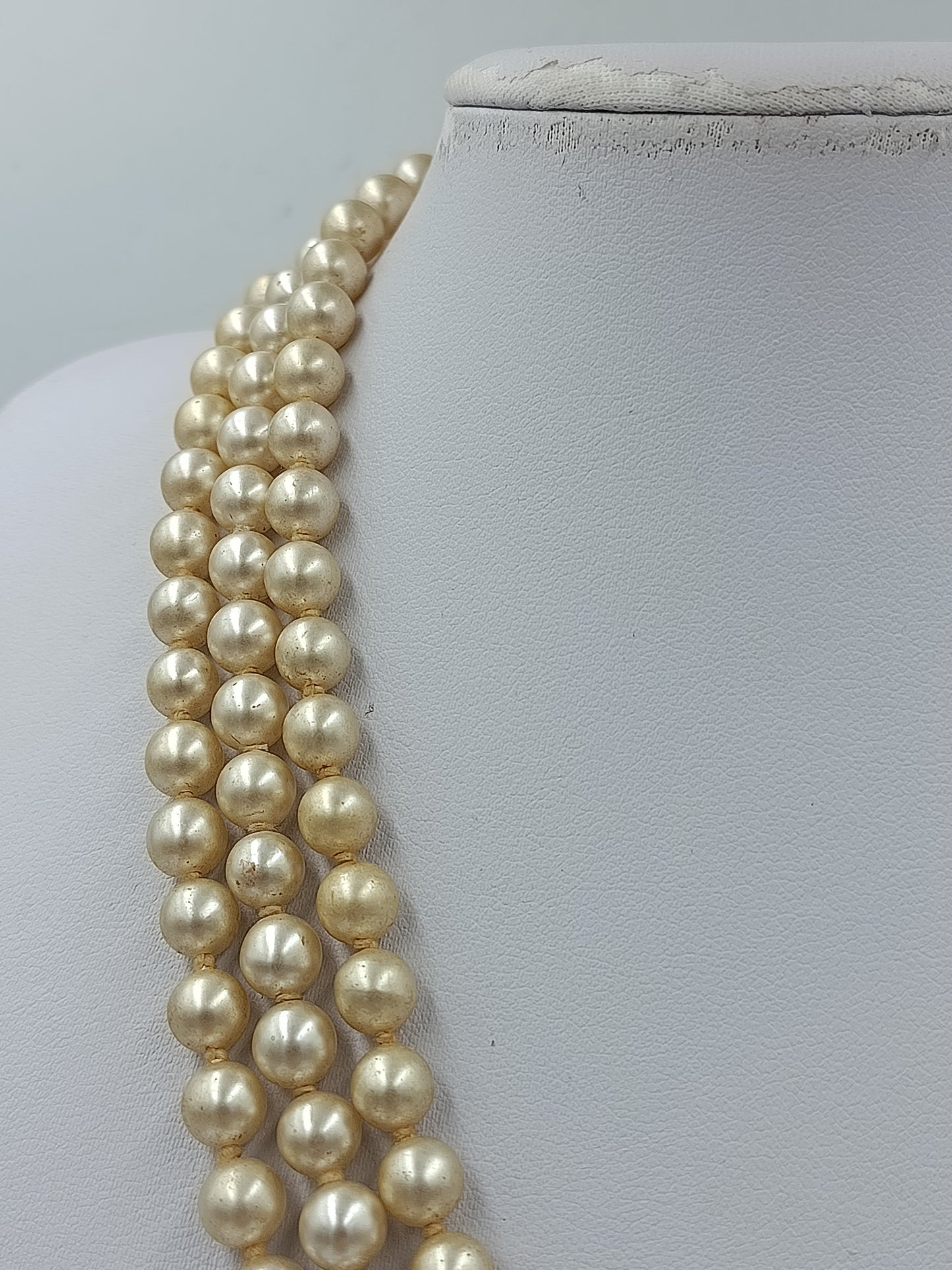 Lange Perlenkette cremefarben klassisch elegant 140 cm