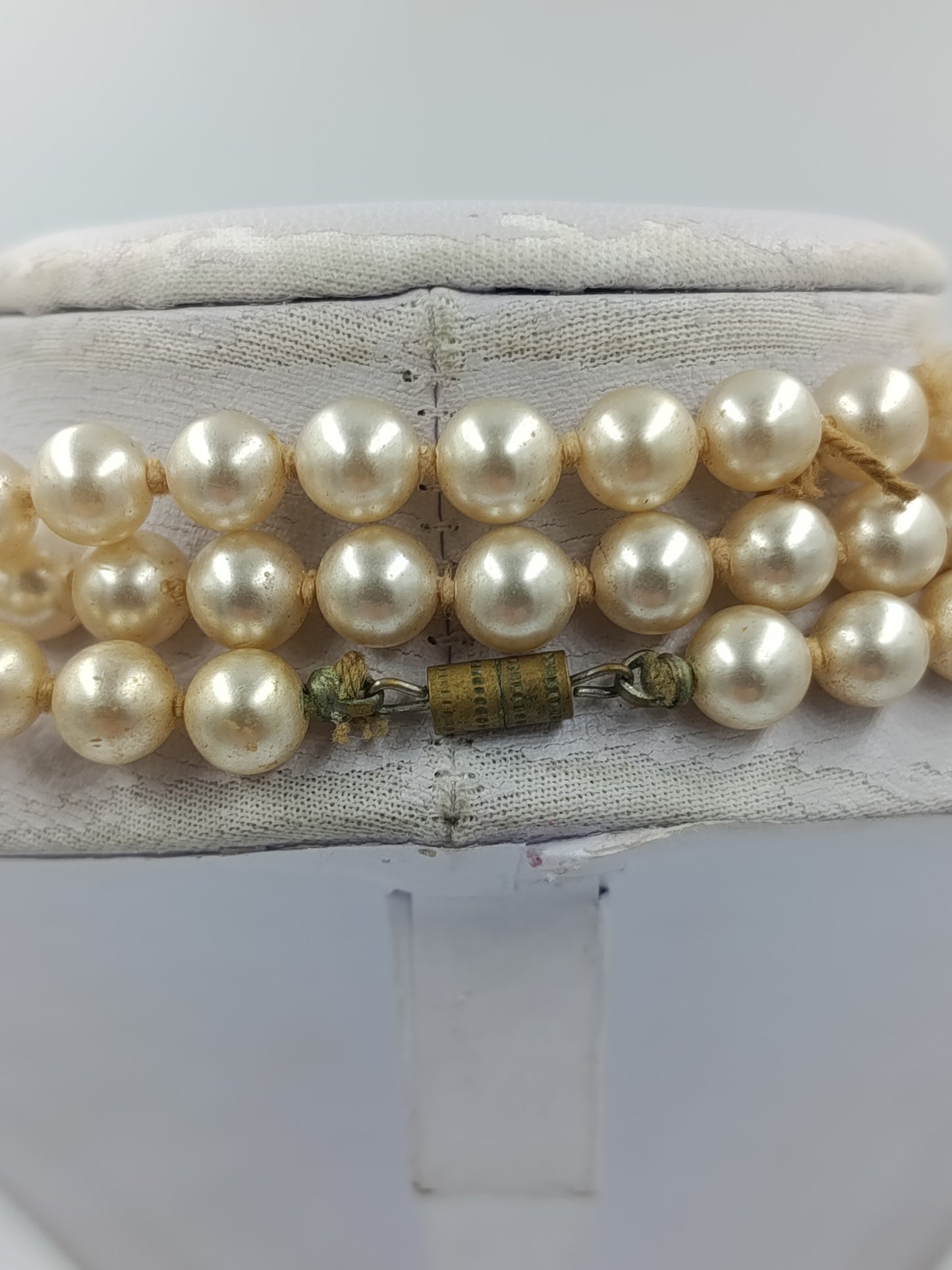 Lange Perlenkette cremefarben klassisch elegant 140 cm