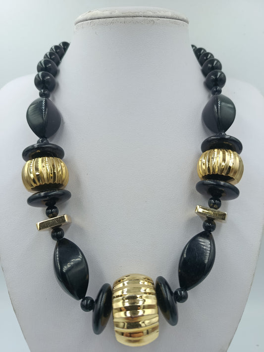 Statement Kette Schwarz Gold große Perlen  Design Elemente