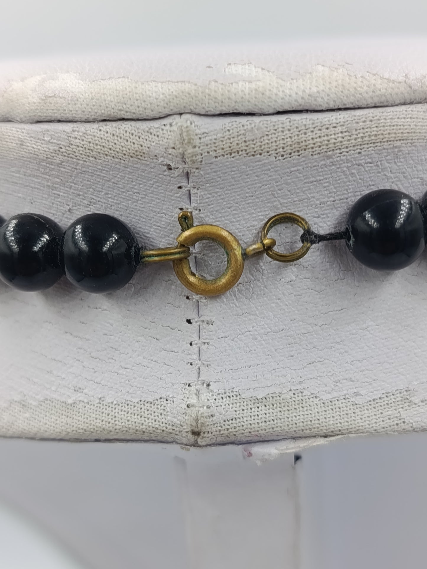 Statement Kette Schwarz Gold große Perlen  Design Elemente