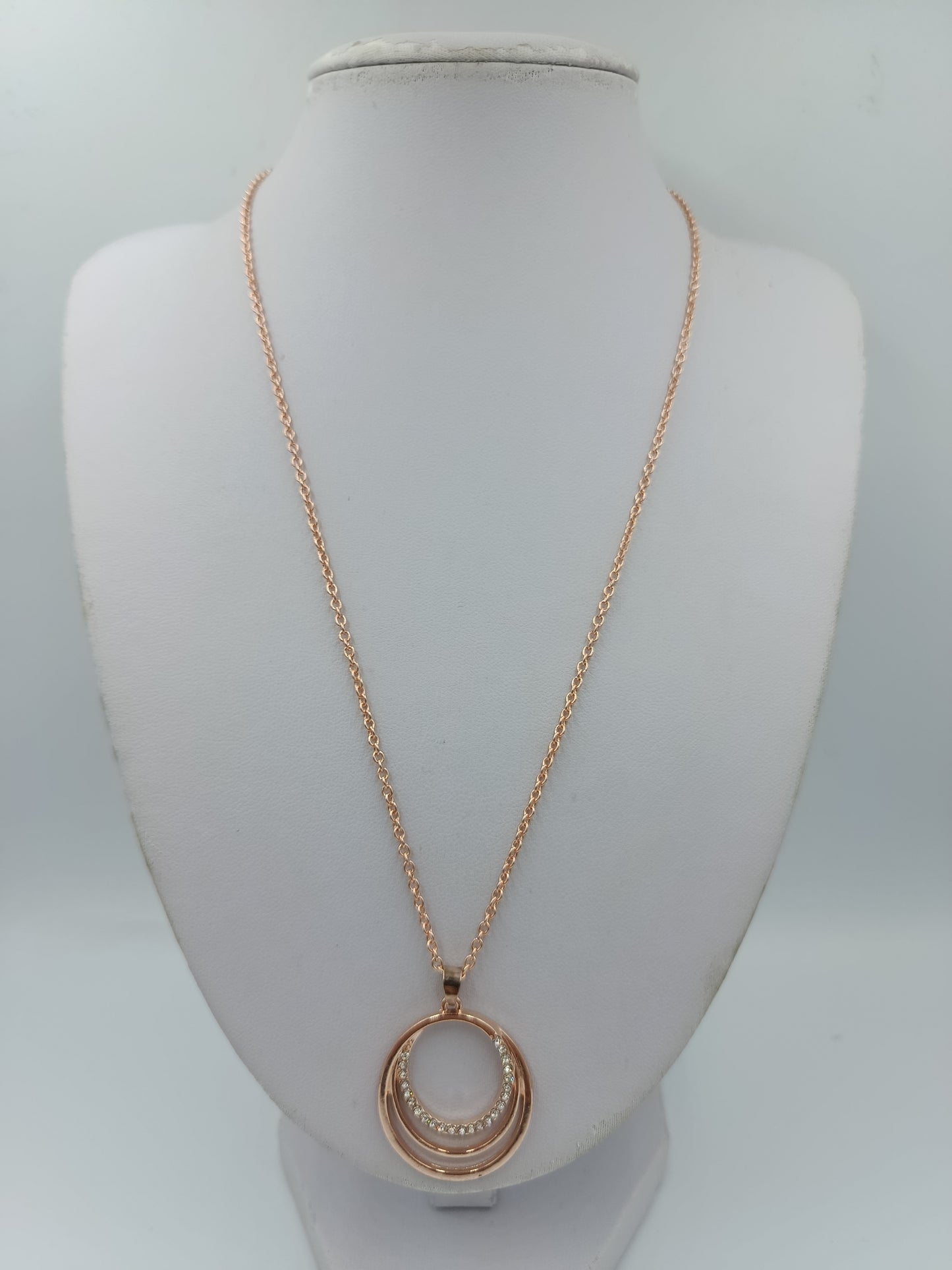 Roségold farbende Kette mit Kreis Anhänger Strass filigraner Schmuck