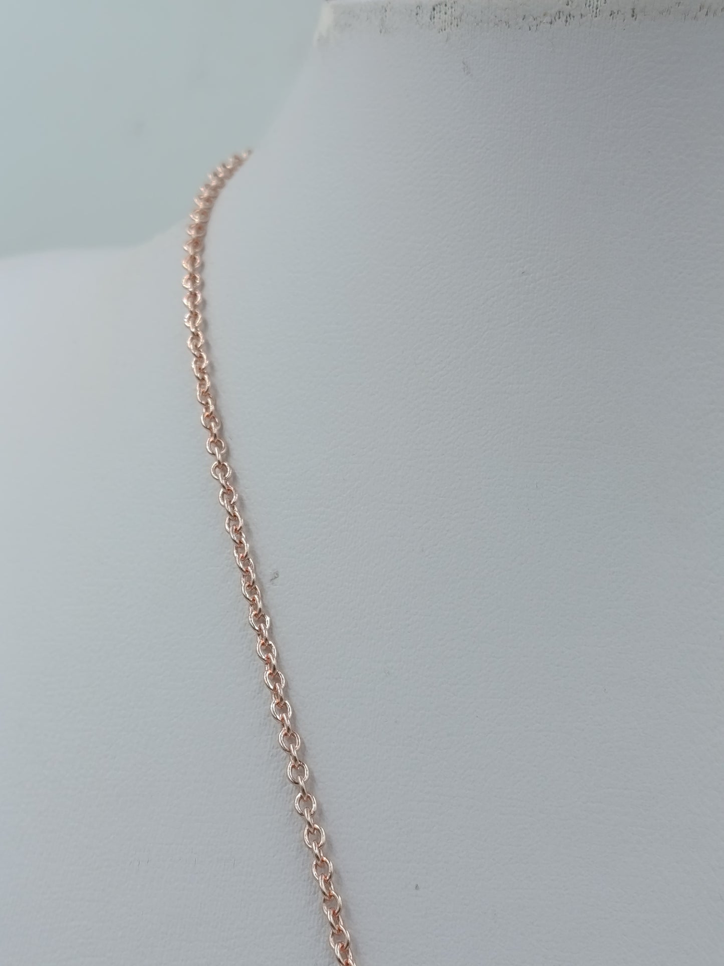 Roségold farbende Kette mit Kreis Anhänger Strass filigraner Schmuck