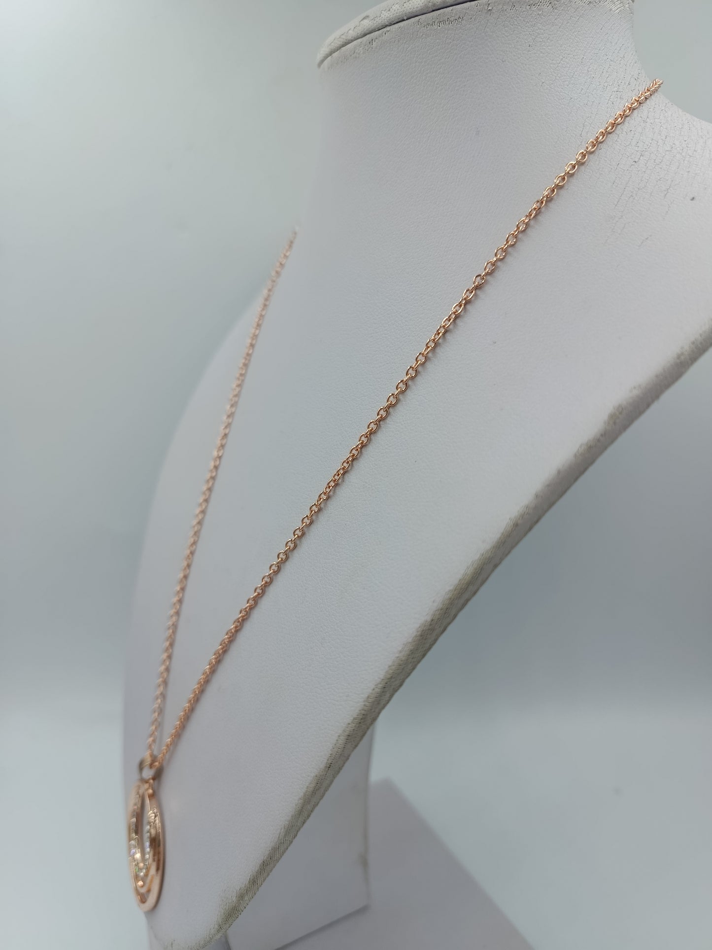 Roségold farbende Kette mit Kreis Anhänger Strass filigraner Schmuck