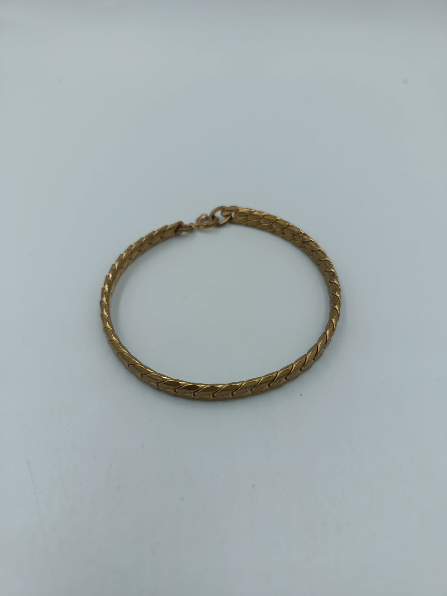Elegantes Goldfarbenes Vintage Armband im Flecht Design
