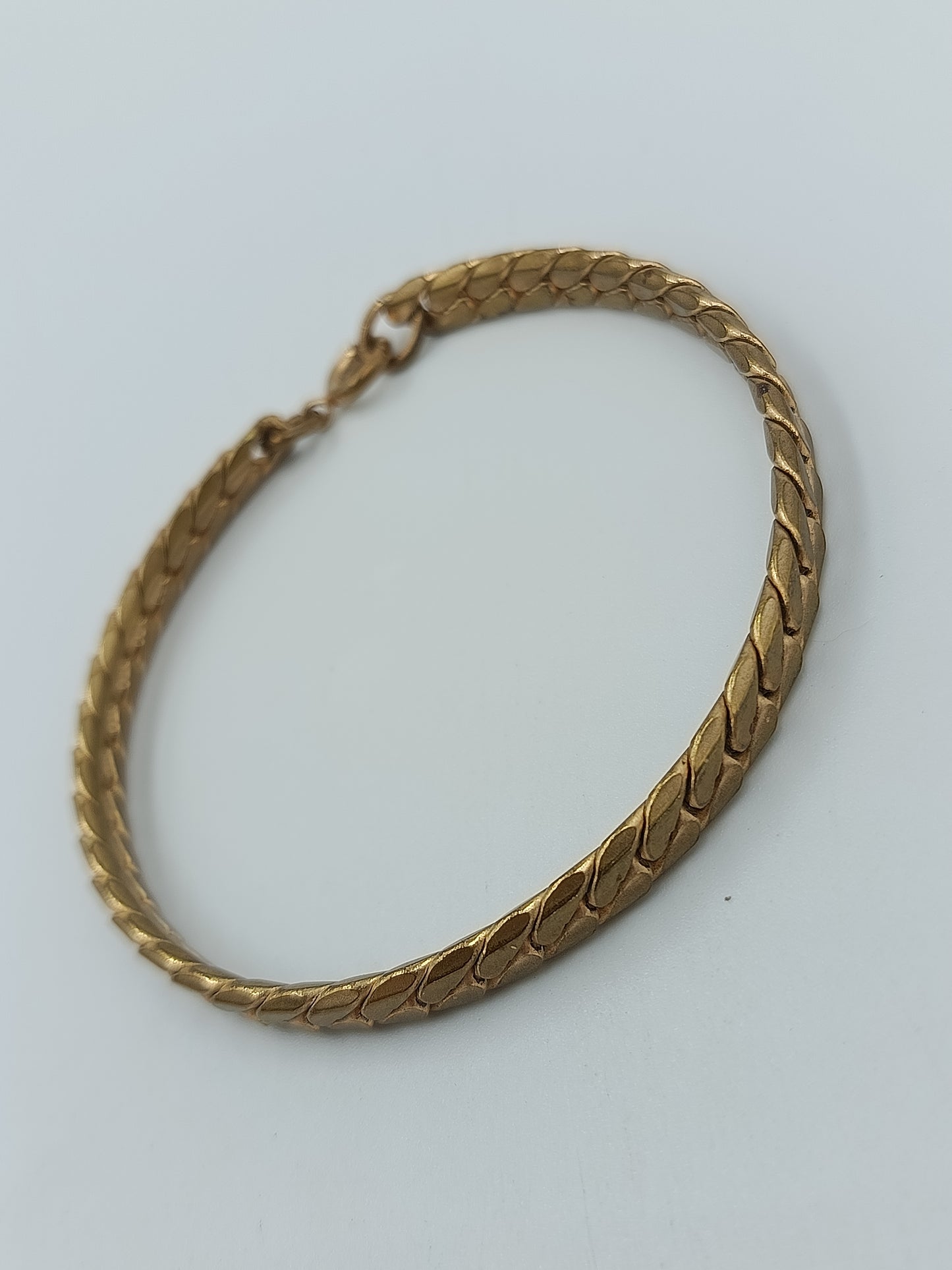 Elegantes Goldfarbenes Vintage Armband im Flecht Design