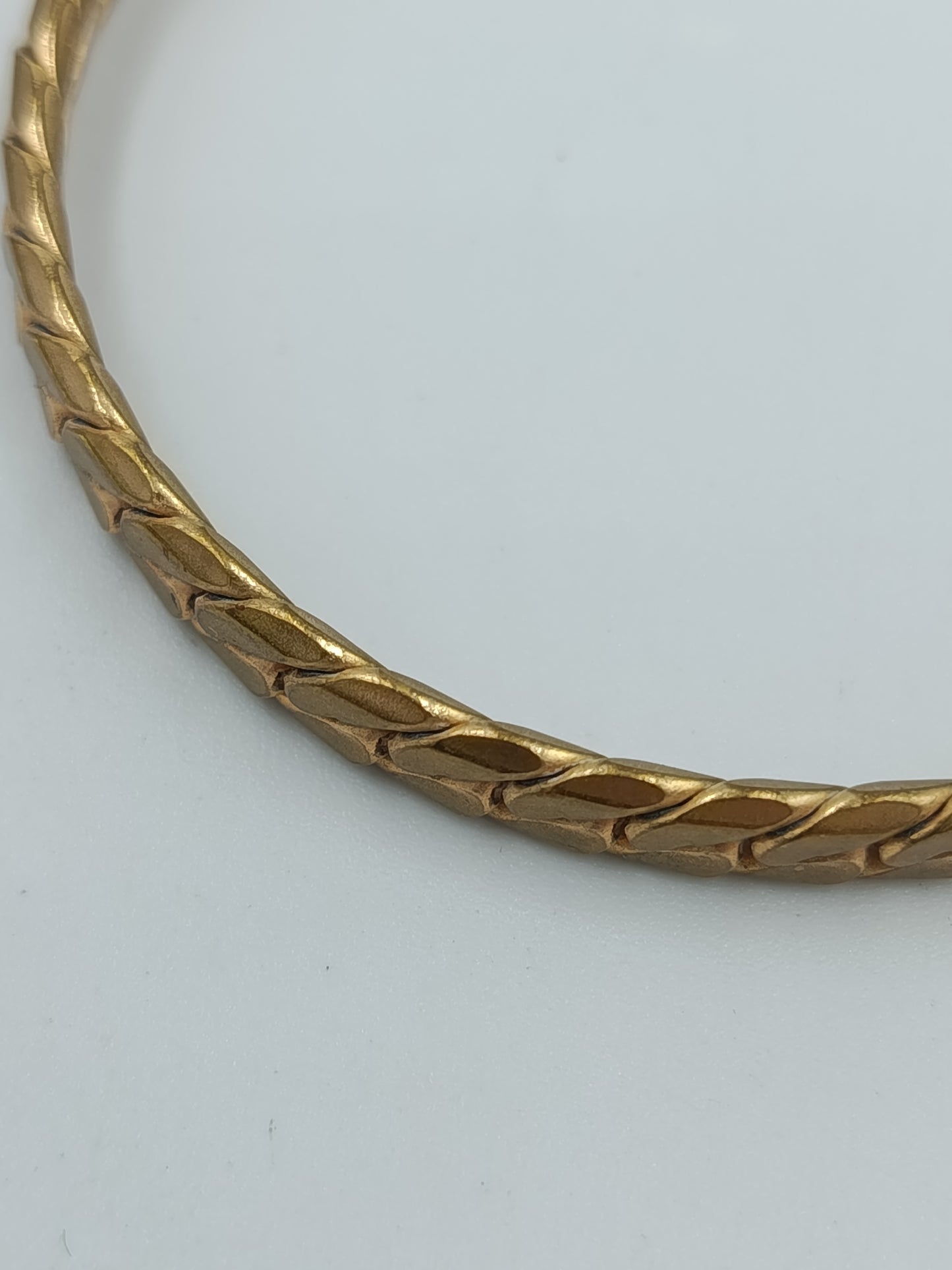 Elegantes Goldfarbenes Vintage Armband im Flecht Design