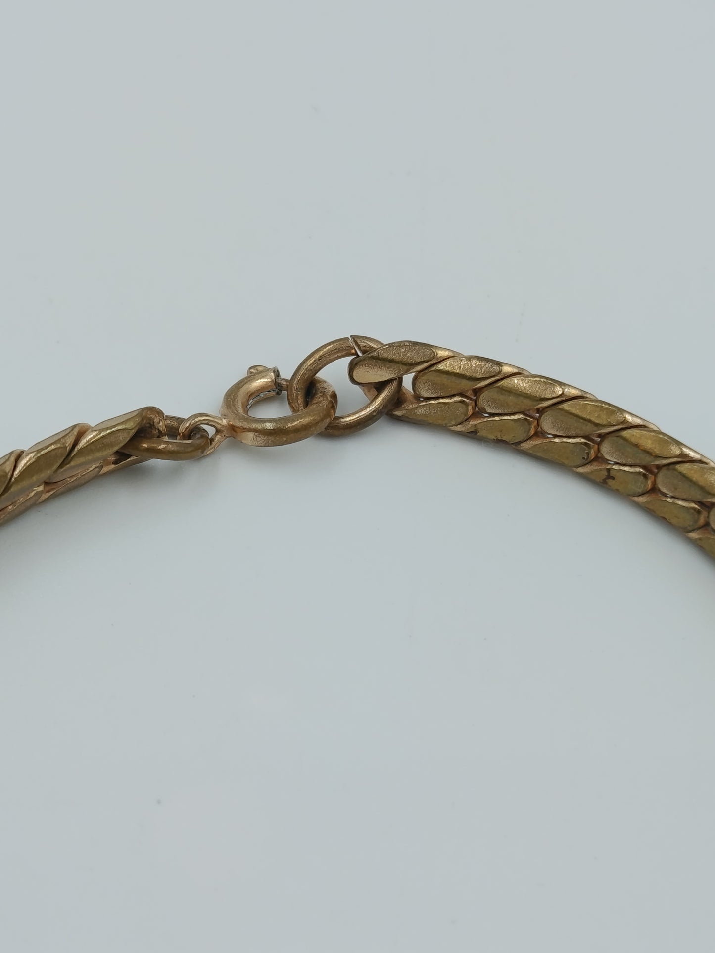 Elegantes Goldfarbenes Vintage Armband im Flecht Design