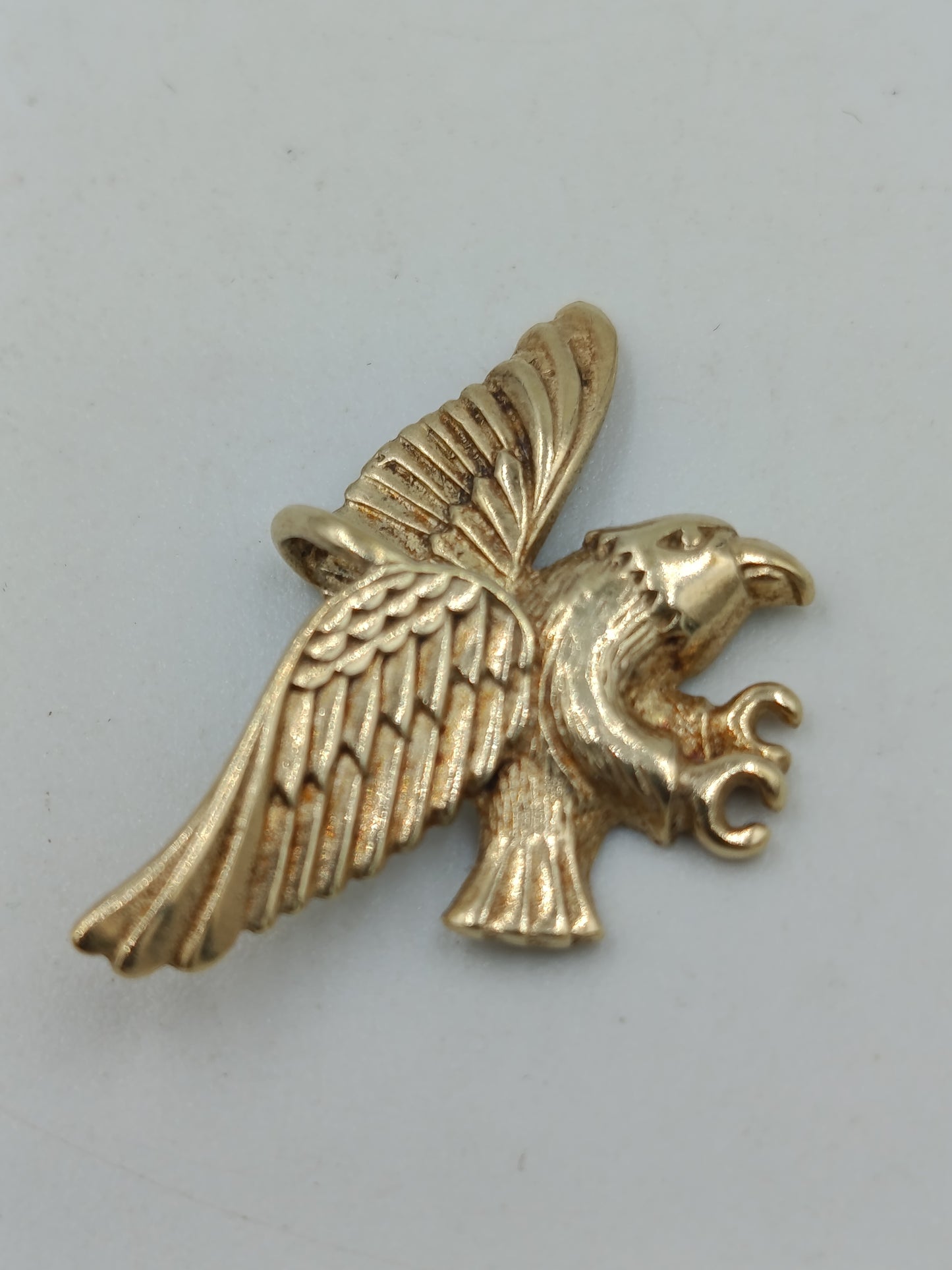Vintage Anhänger Adler goldfarben kraftvolles Tiermotiv