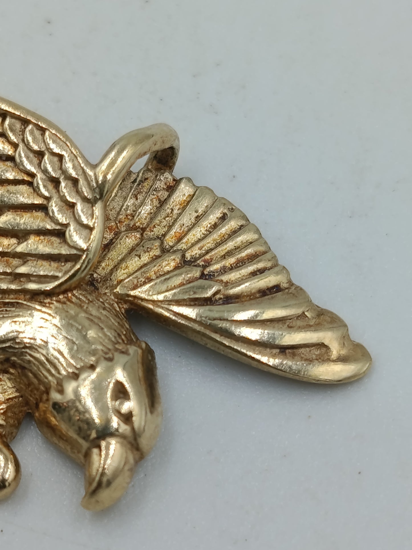 Vintage Anhänger Adler goldfarben kraftvolles Tiermotiv