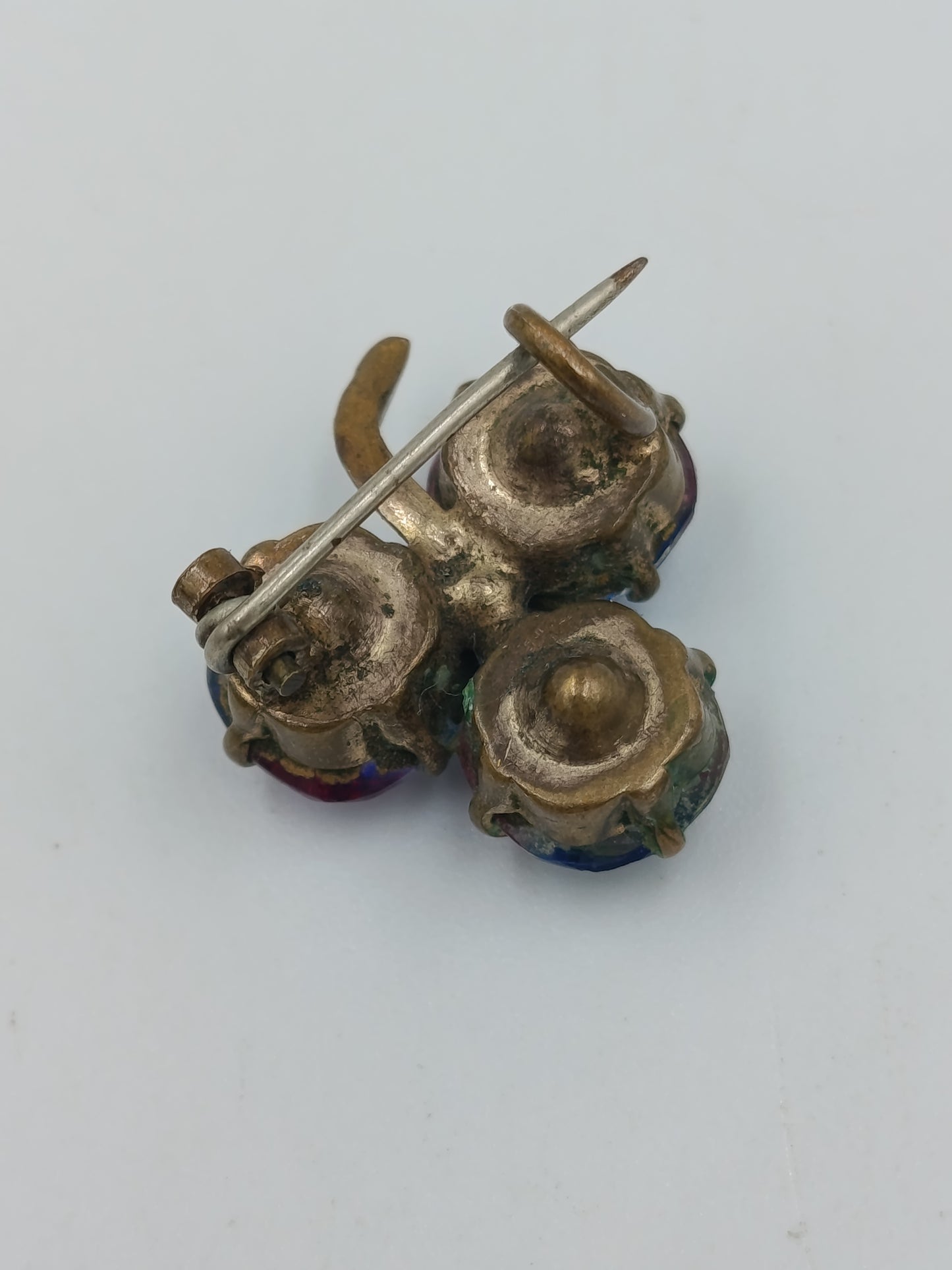 Vintage Brosche Kleeblatt mit bunten Strasssteinen – schimmernd &amp; verspielt