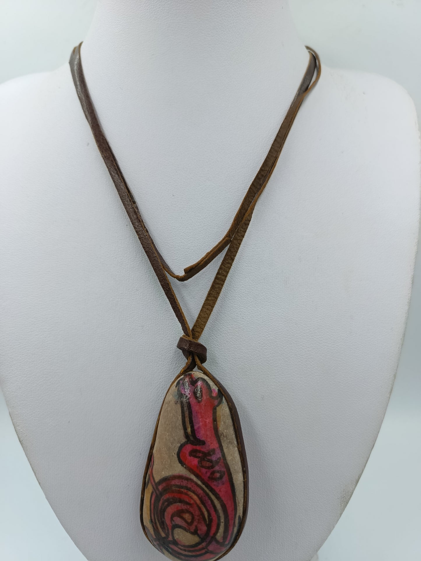 Boho Lederkette mit handbemaltem Anhänger  Unikat im Ethno-Stil