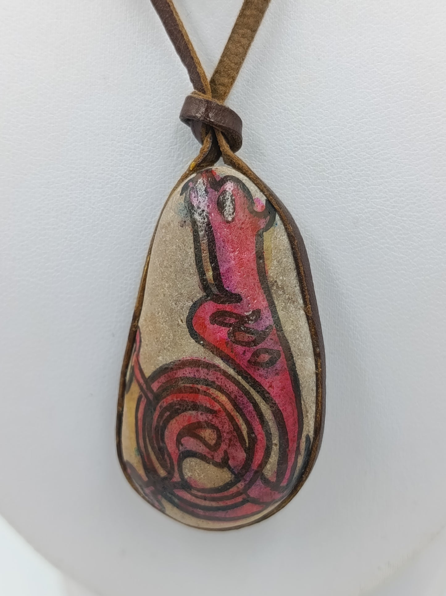 Boho Lederkette mit handbemaltem Anhänger  Unikat im Ethno-Stil