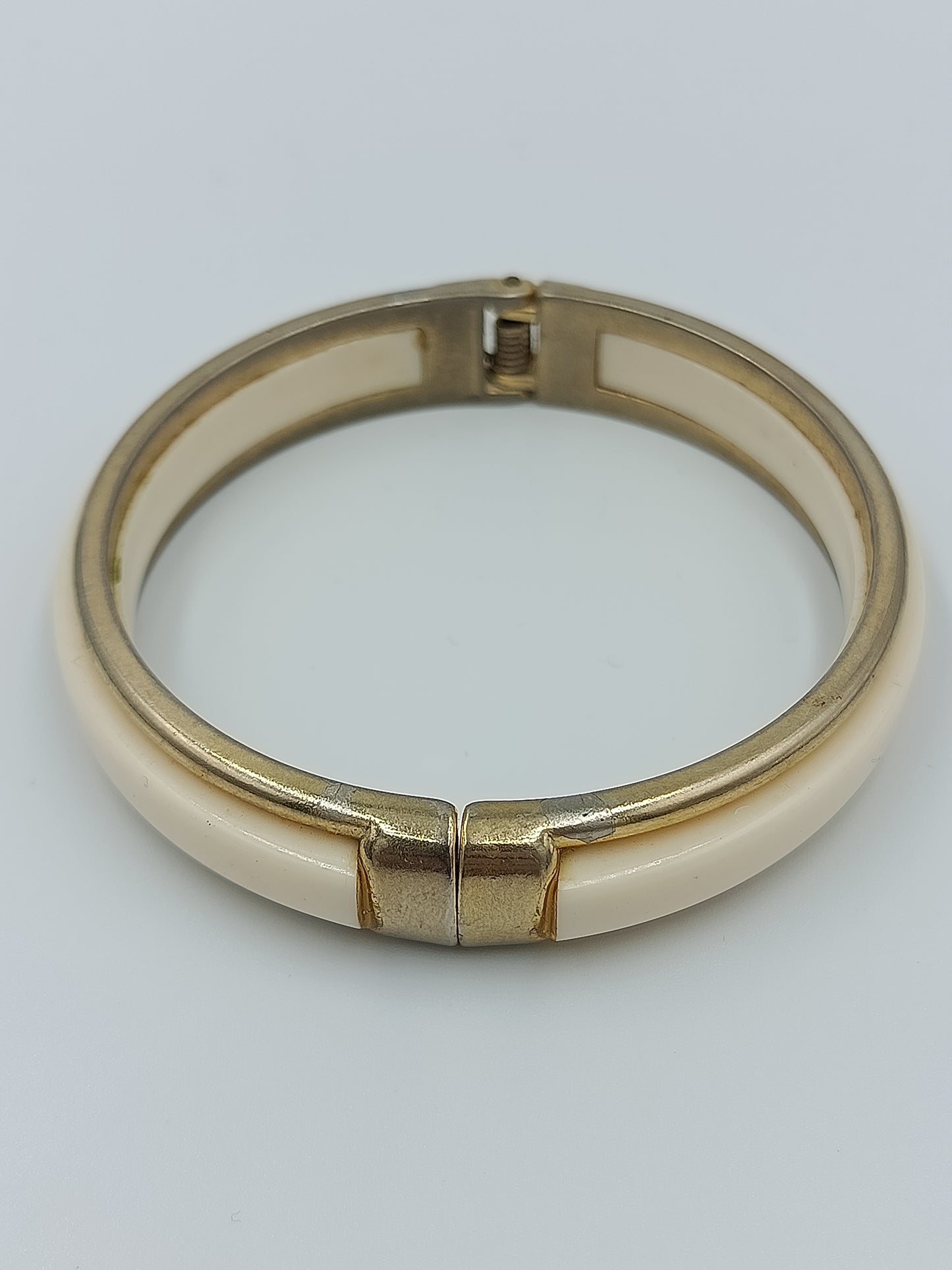 Eleganter Vintage Armreif klappbar creme Gold
