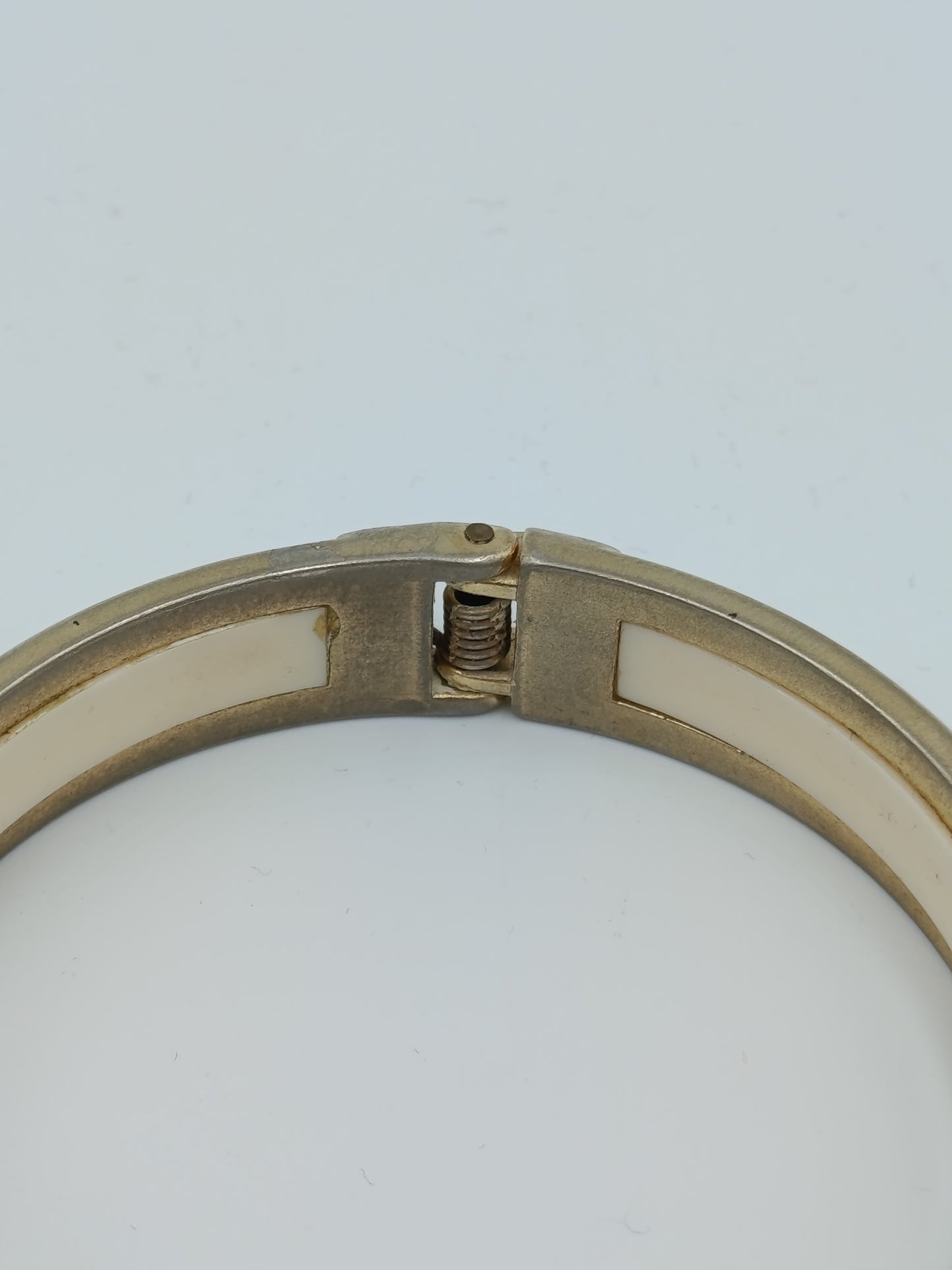Eleganter Vintage Armreif klappbar creme Gold