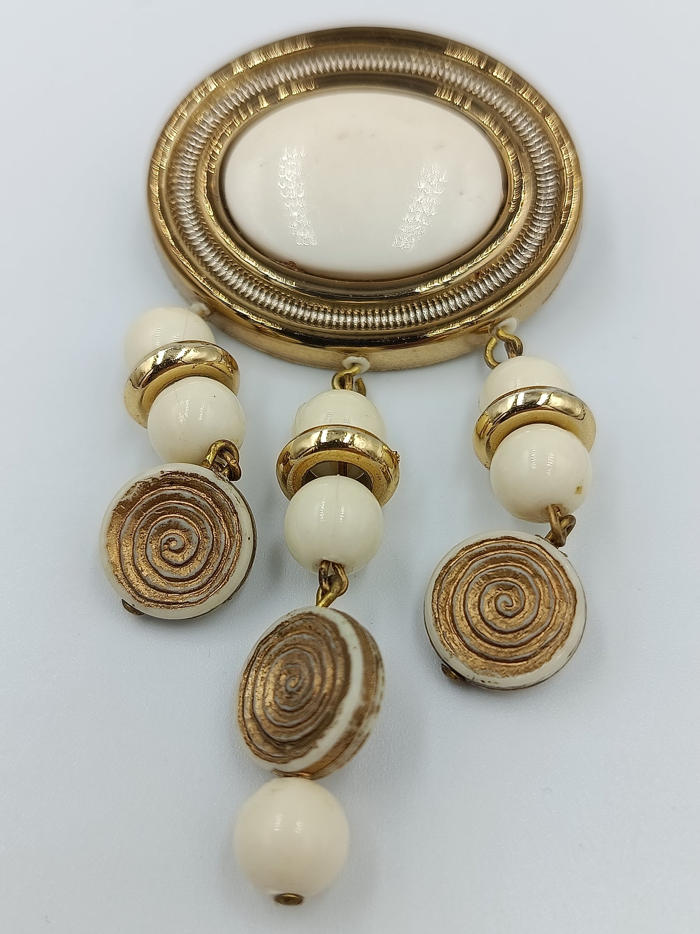 Vintage Brosche Anhänger Goldfarben Perlenoptik Spiral Design