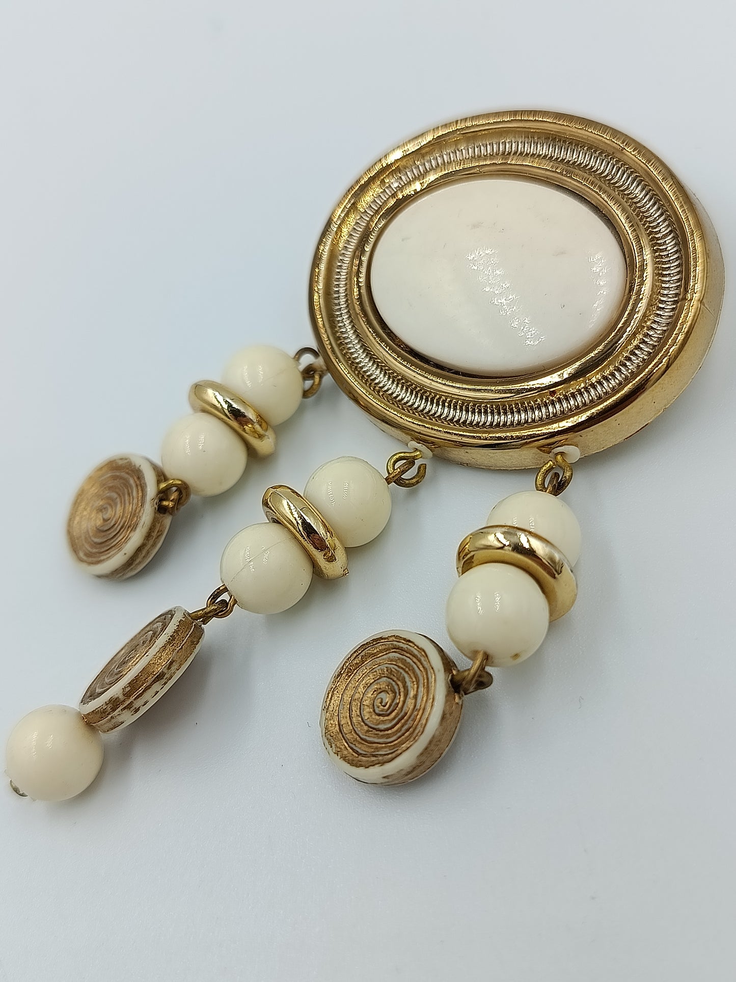 Vintage Brosche Anhänger Goldfarben Perlenoptik Spiral Design