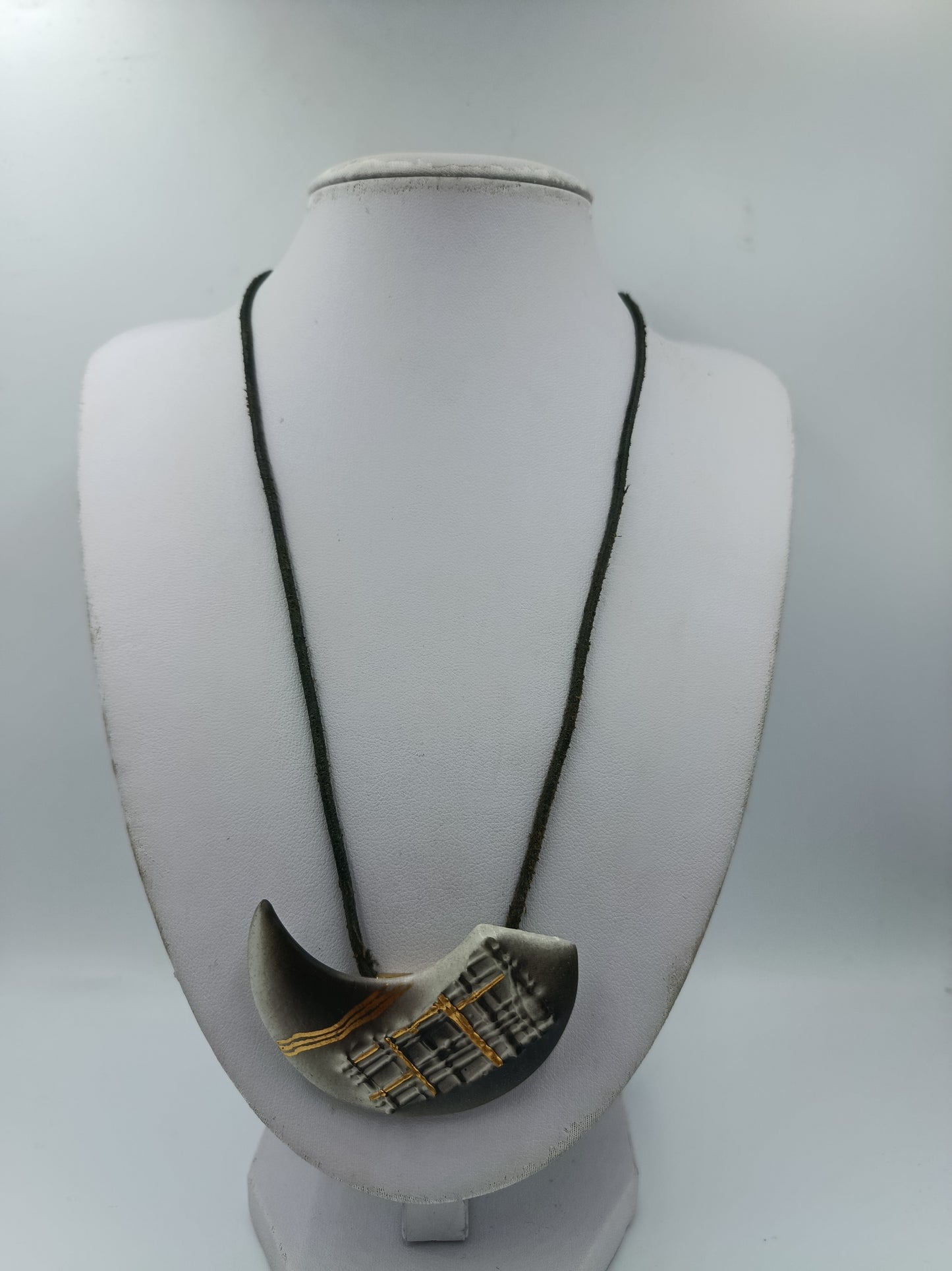 Vintage Statement Kette Anhänger Halbmond Schwarz Gold Lederband