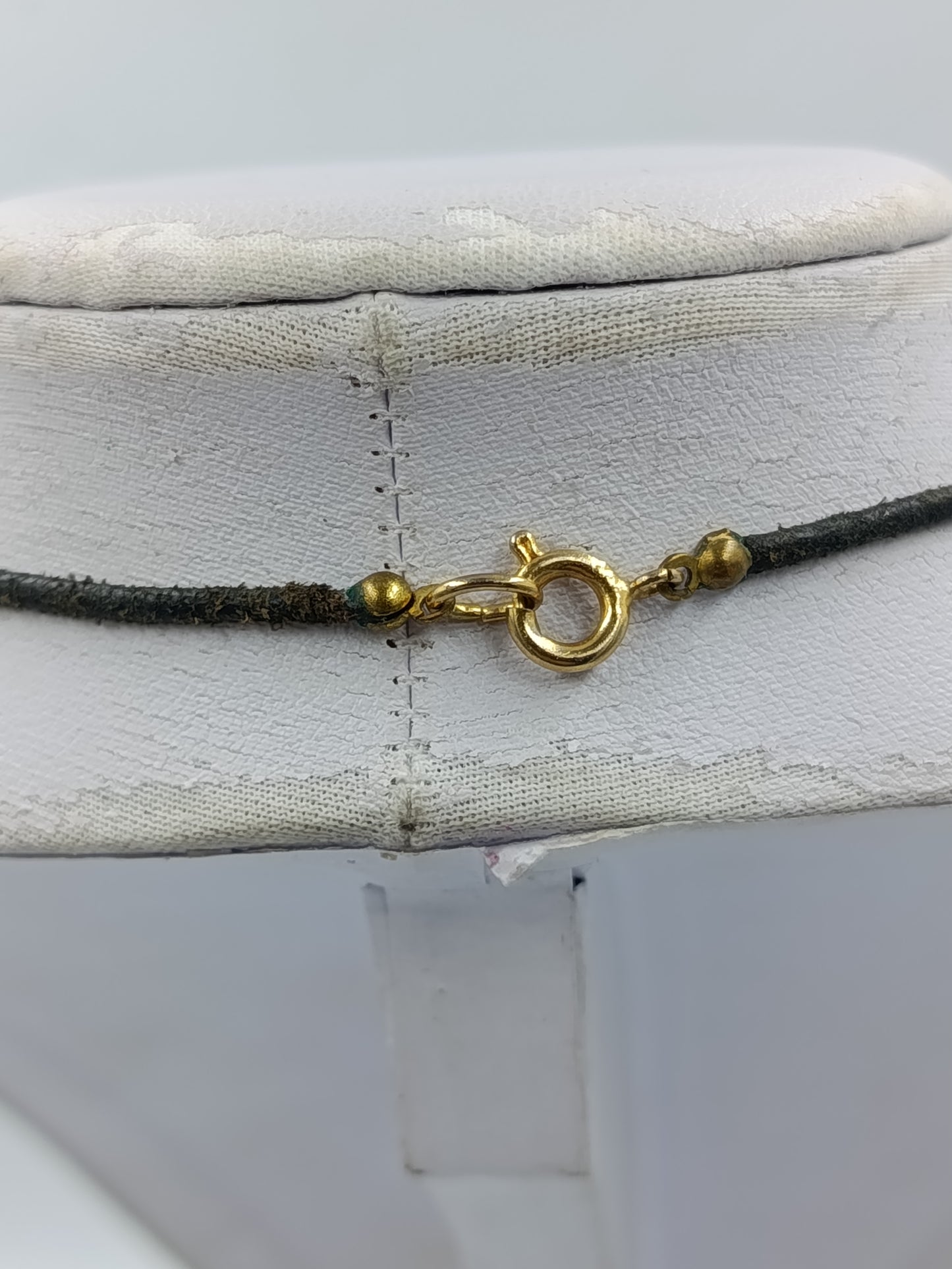 Vintage Statement Kette Anhänger Halbmond Schwarz Gold Lederband