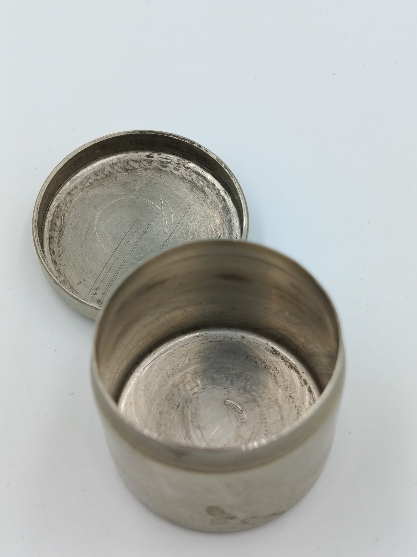 Kleine Metall Dose Etui Rund Ornamente Vintage Schmuckdose