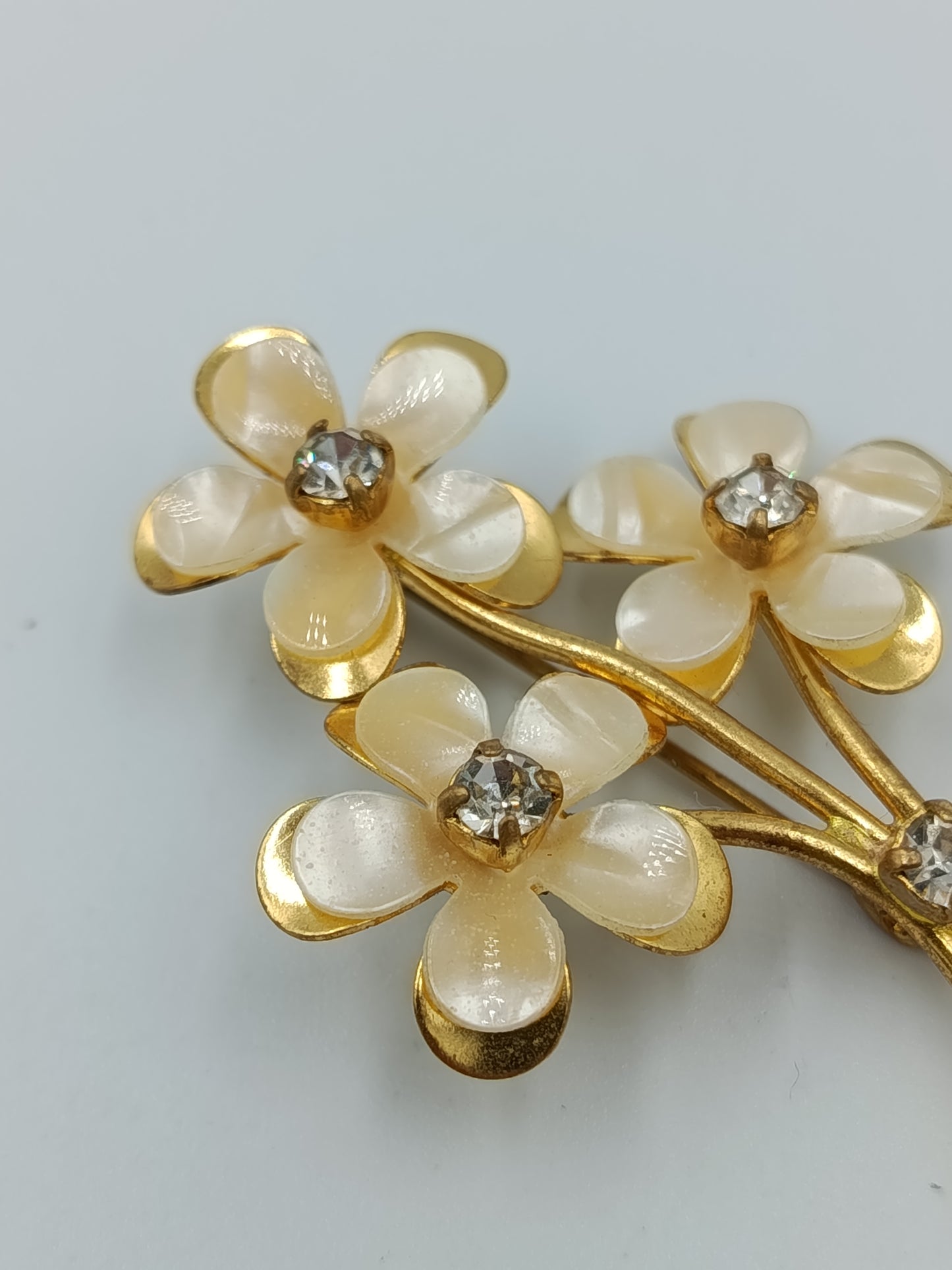 Vintage Blumen Brosche Goldfarben Perlmutt Strass Elegant Schmuck