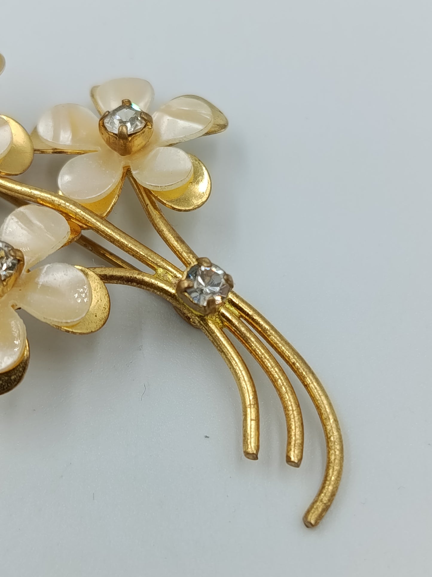 Vintage Blumen Brosche Goldfarben Perlmutt Strass Elegant Schmuck