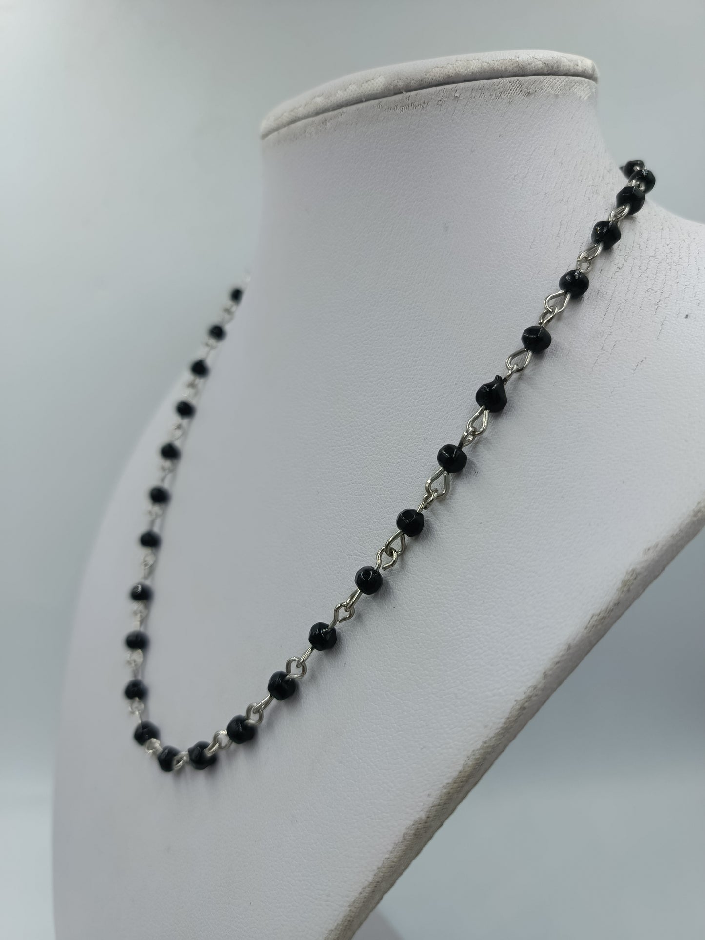 Feine schwarze Perlenkette Silber filigran minimalistisch Halskette