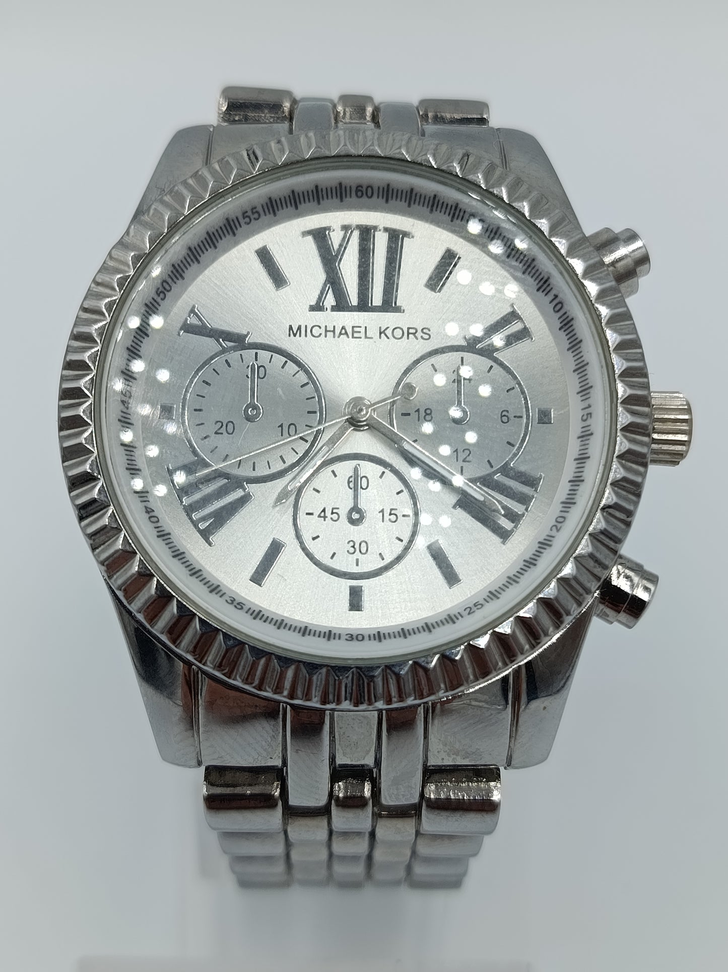 Damen Uhr Silberfarben mit Metallarmband Chrono-Optik