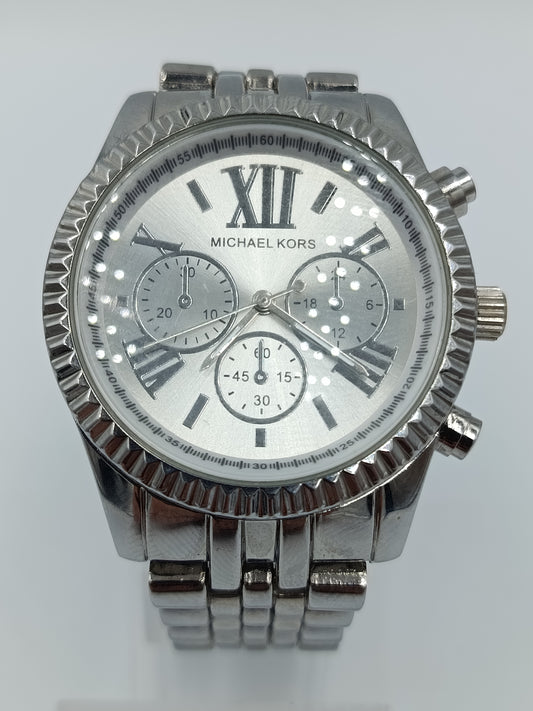 Damen Uhr Silberfarben mit Metallarmband Chrono-Optik