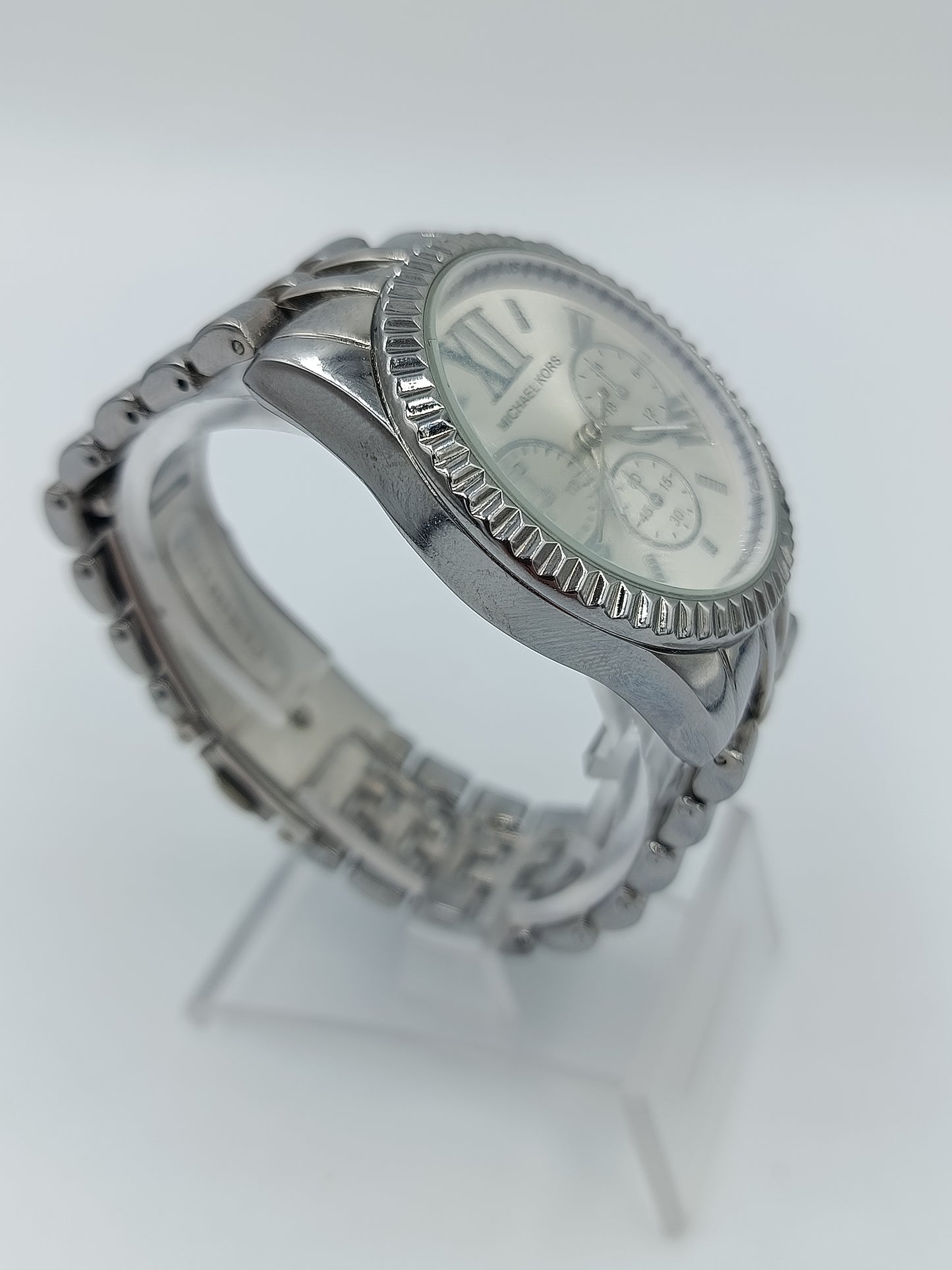 Damen Uhr Silberfarben mit Metallarmband Chrono-Optik