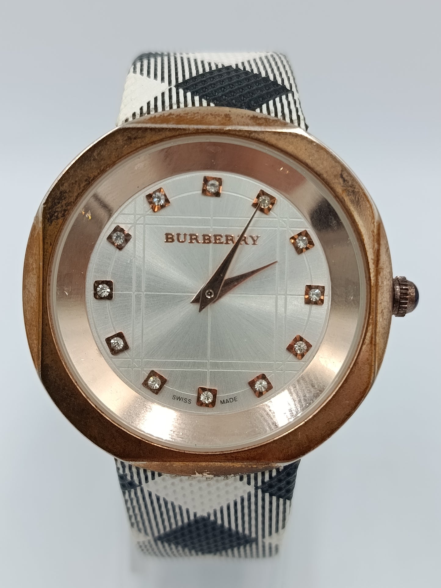 Damen Uhr Roségoldfarben mit kariertem Armband Strassbesatz