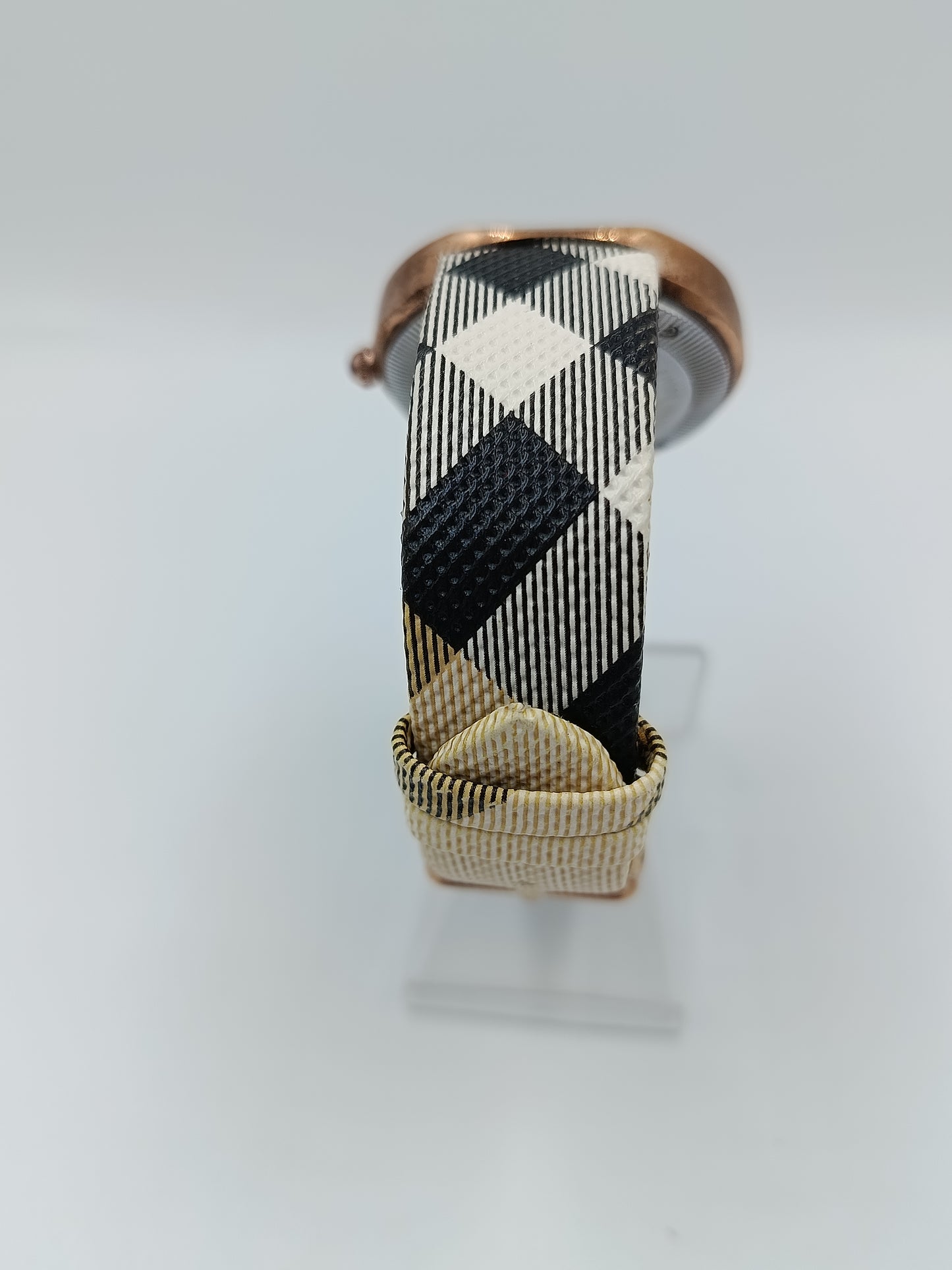 Damen Uhr Roségoldfarben mit kariertem Armband Strassbesatz