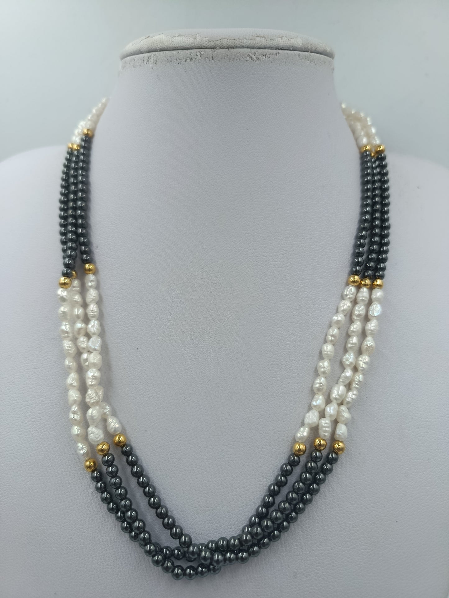 Mehrreihige Perlenkette schwarz weiß gold 43 cm elegant