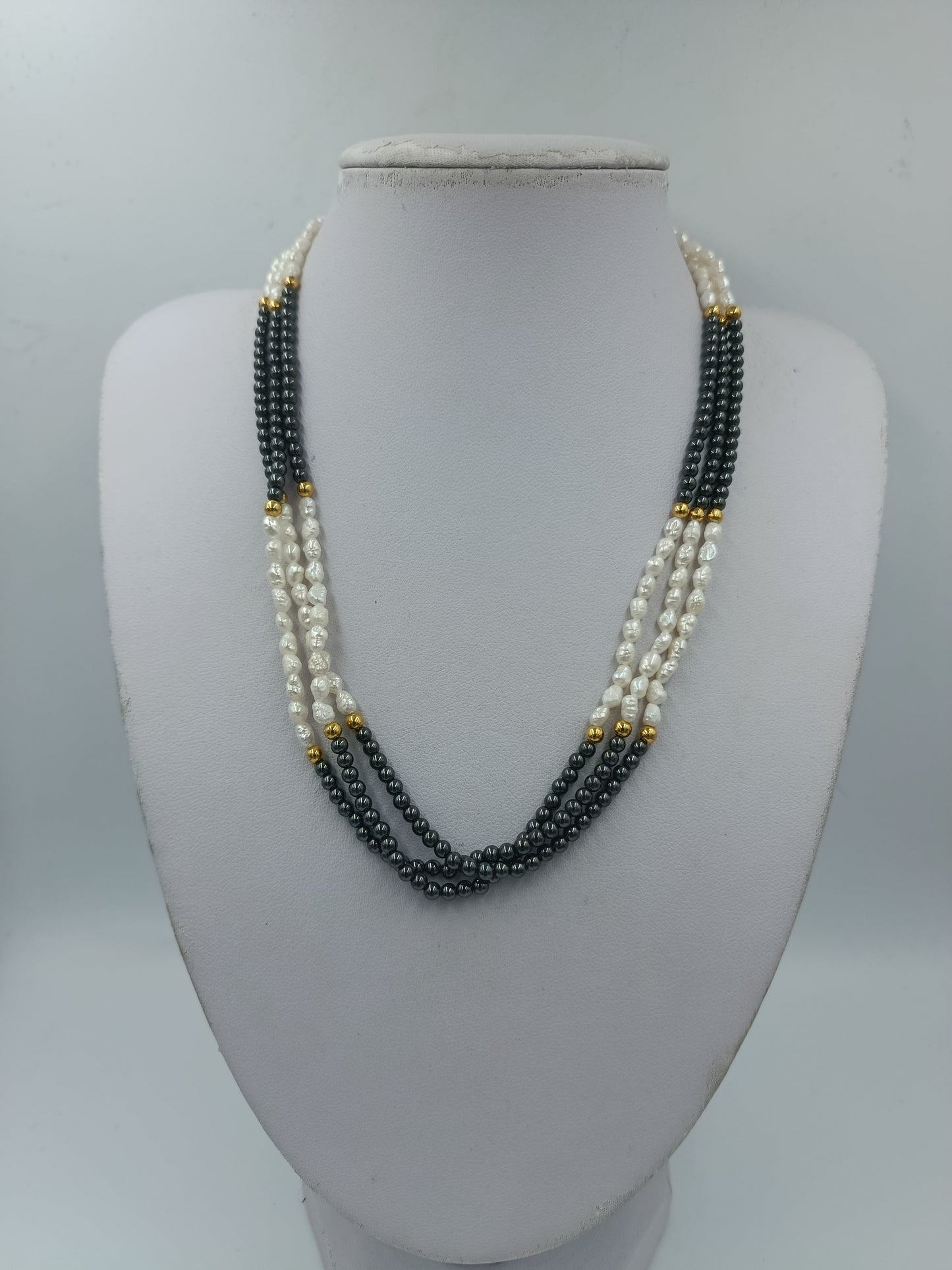 Mehrreihige Perlenkette schwarz weiß gold 43 cm elegant