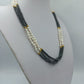 Mehrreihige Perlenkette schwarz weiß gold 43 cm elegant
