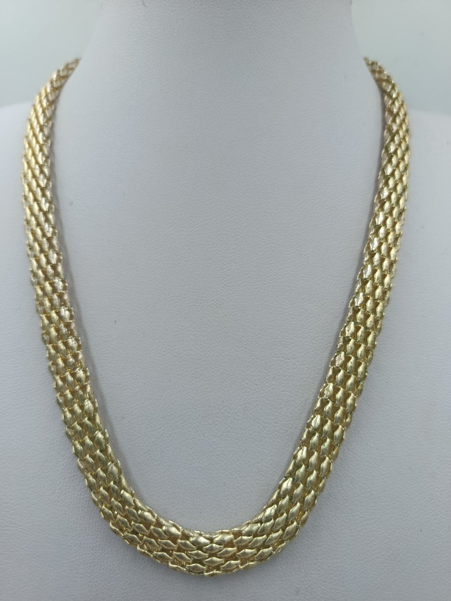 Auffällige und elegante Statement Kette goldfarben geflochten