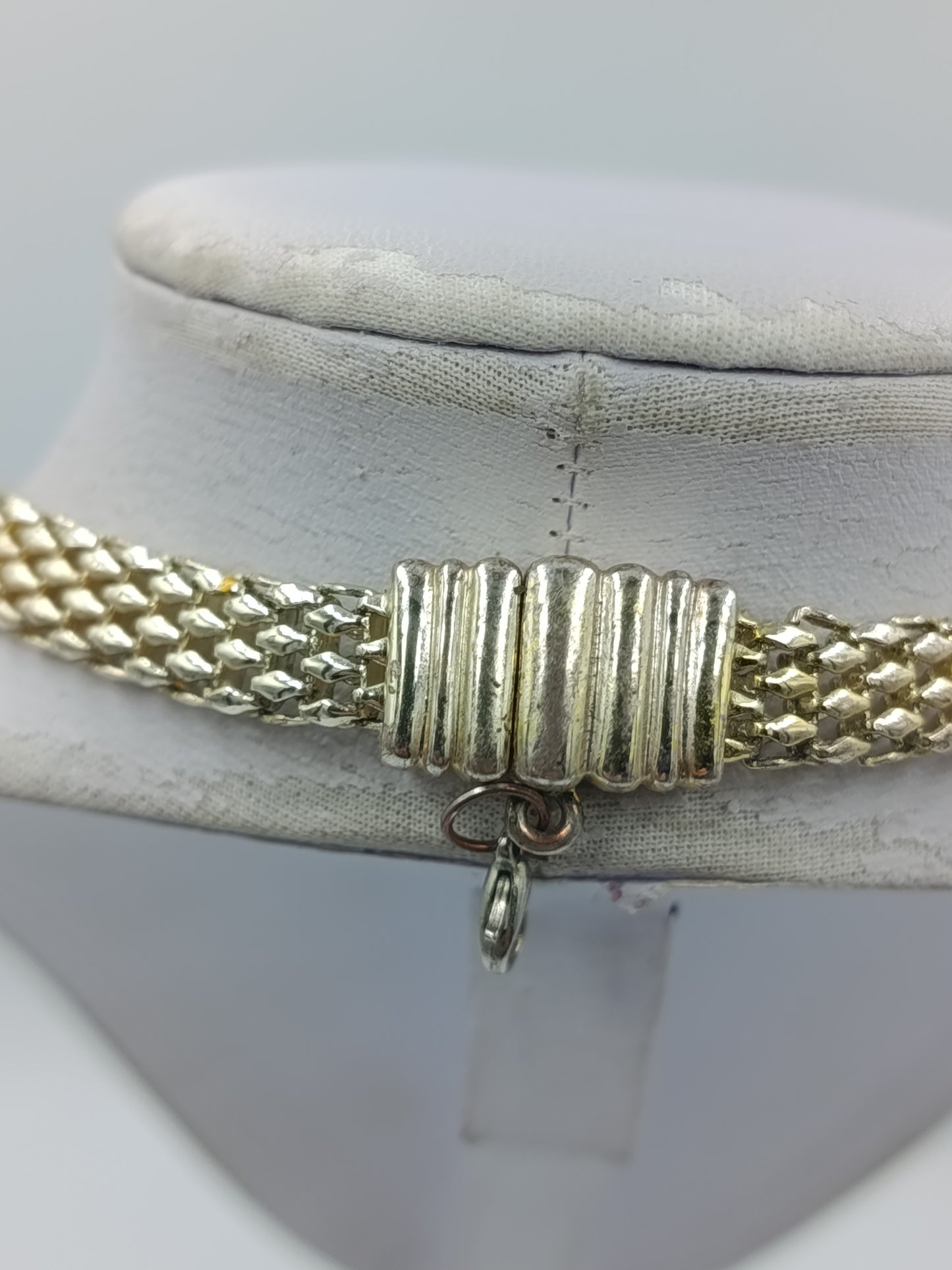 Auffällige und elegante Statement Kette goldfarben geflochten