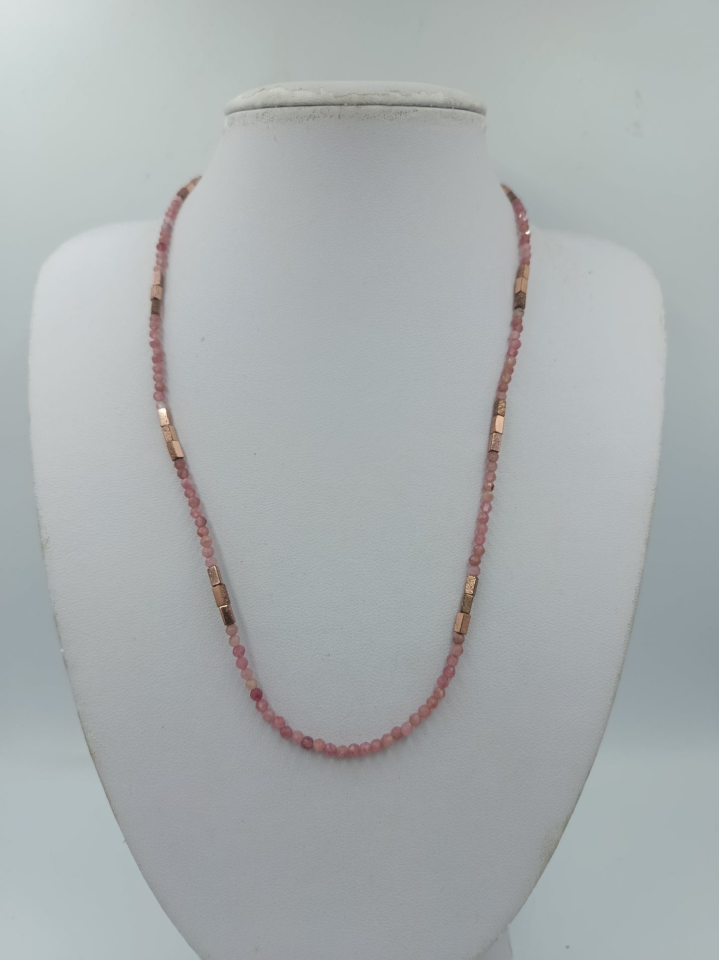 Zarte Edelstein Kette rosa mit 925 Silber vergoldet 51 cm