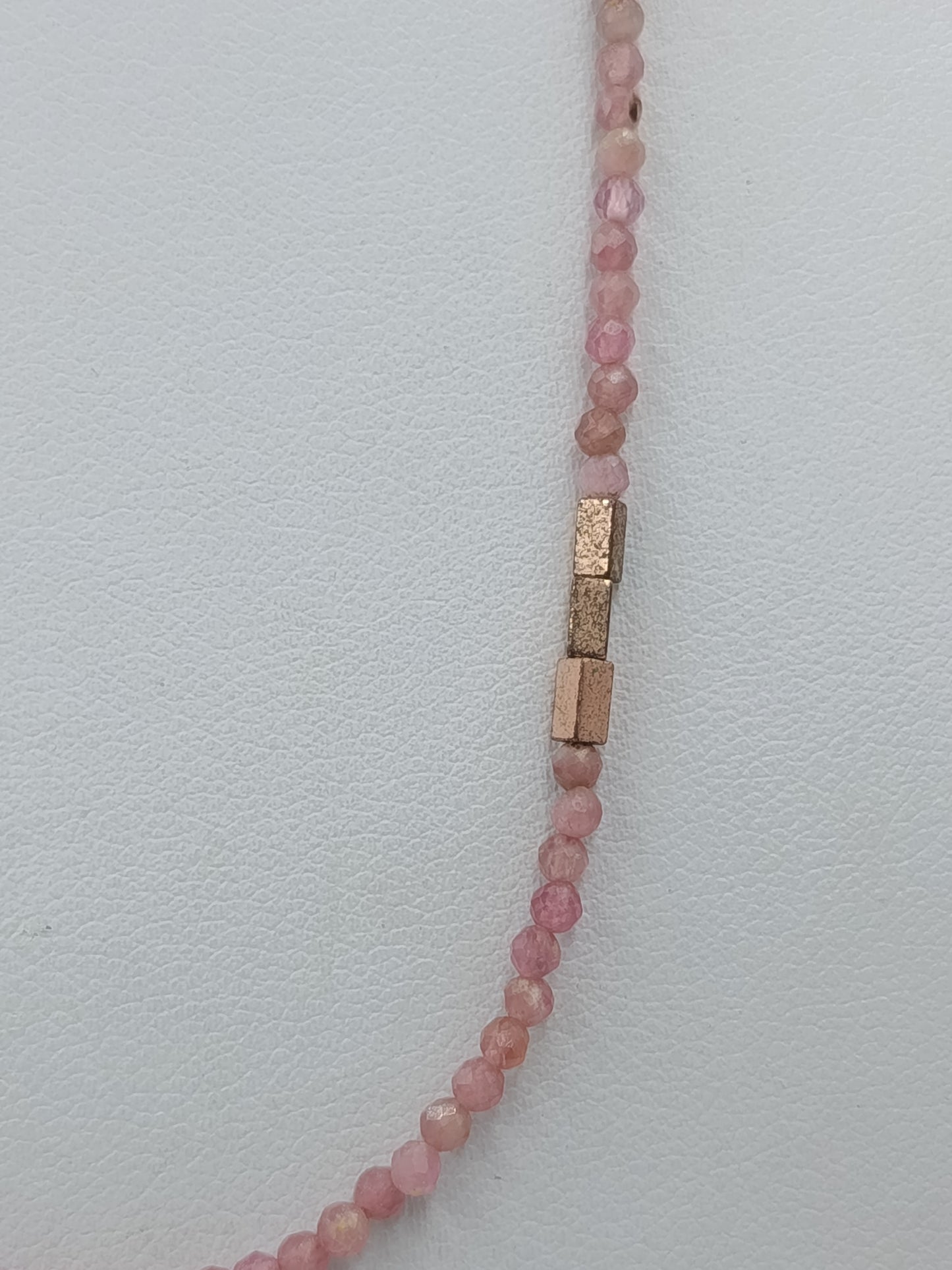 Zarte Edelstein Kette rosa mit 925 Silber vergoldet 51 cm