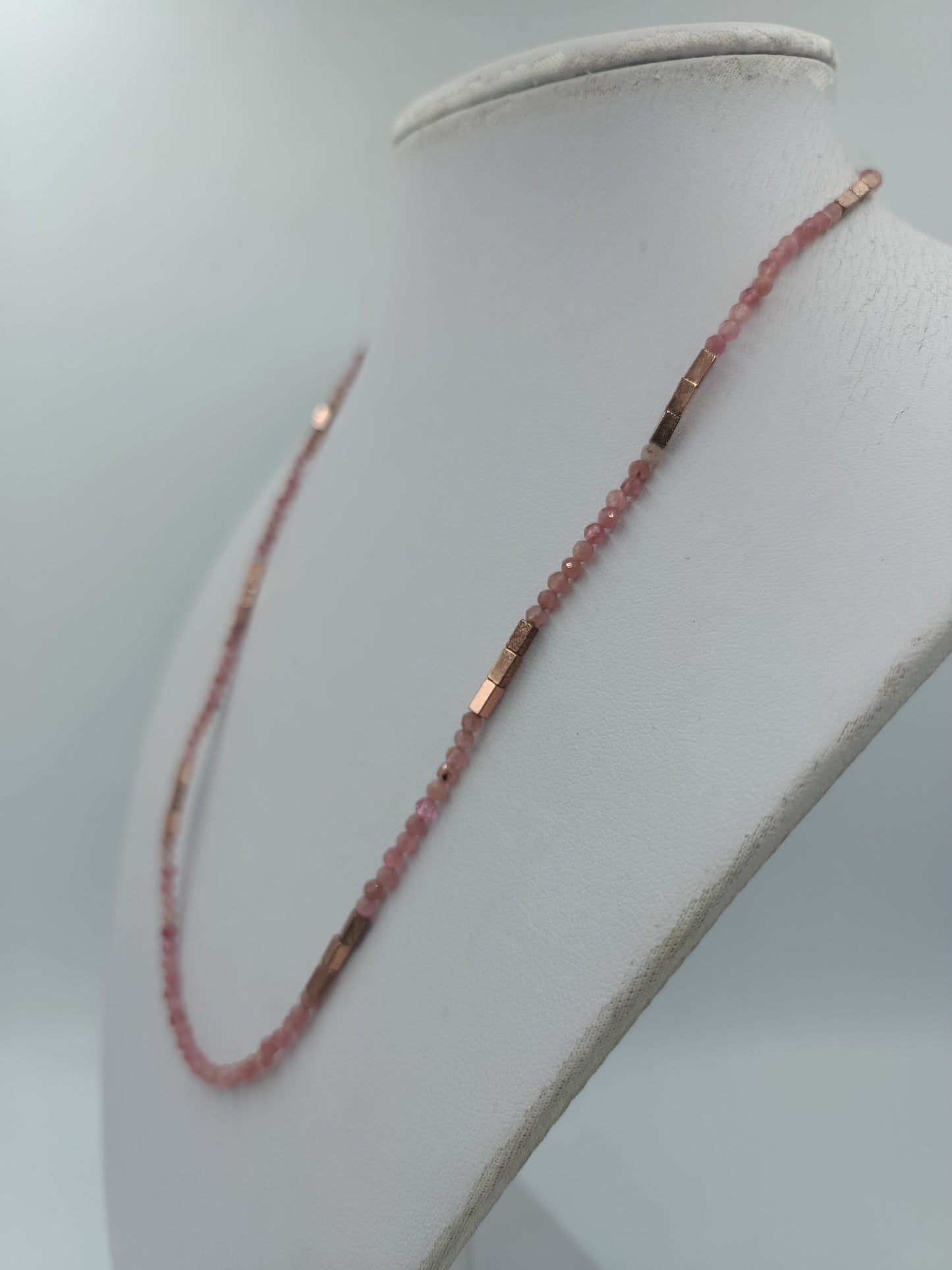 Zarte Edelstein Kette rosa mit 925 Silber vergoldet 51 cm