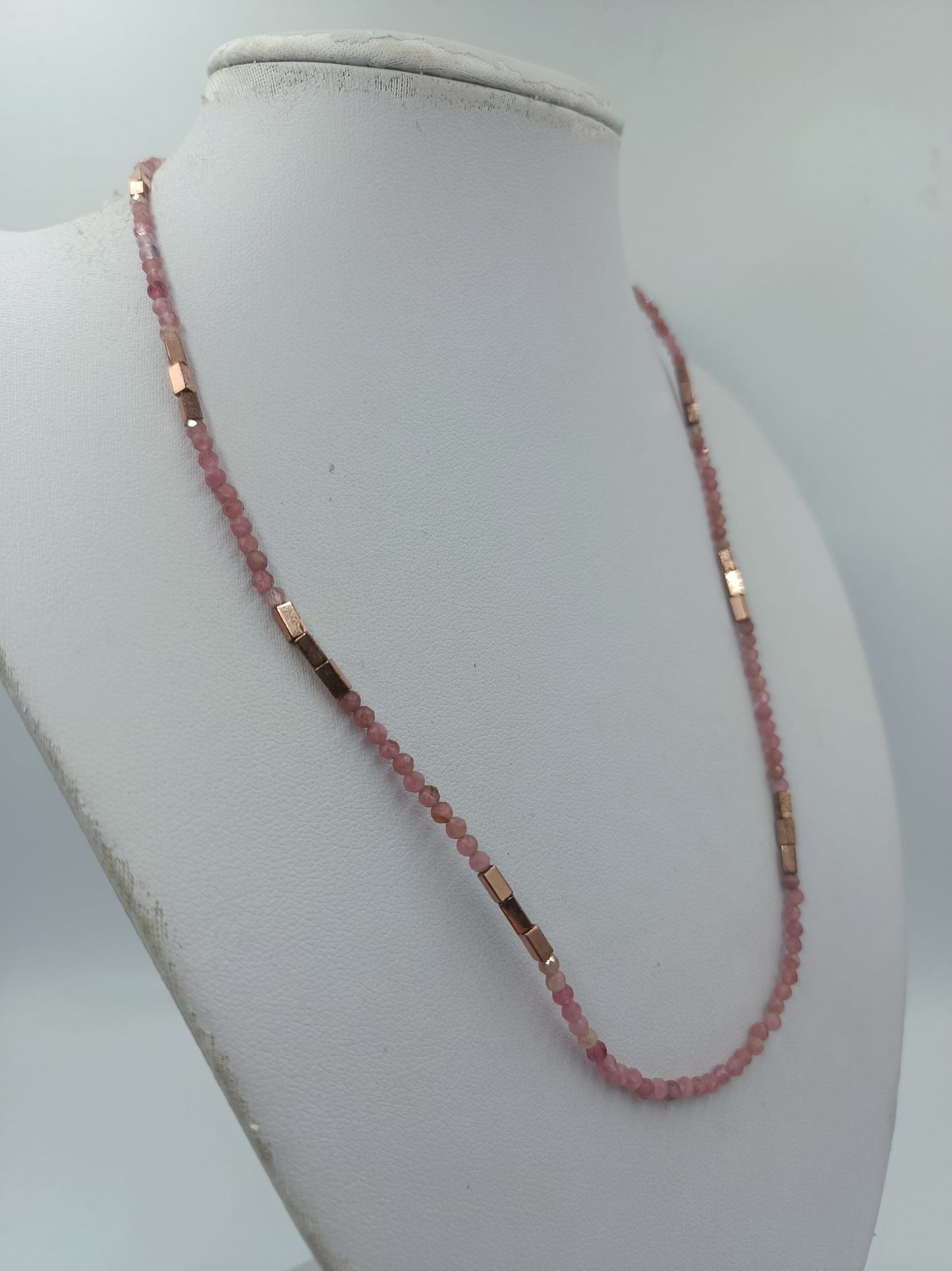Zarte Edelstein Kette rosa mit 925 Silber vergoldet 51 cm