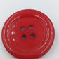 Auffällige Vintage Brosche im originellen Knopf Design in kräftigem Rot