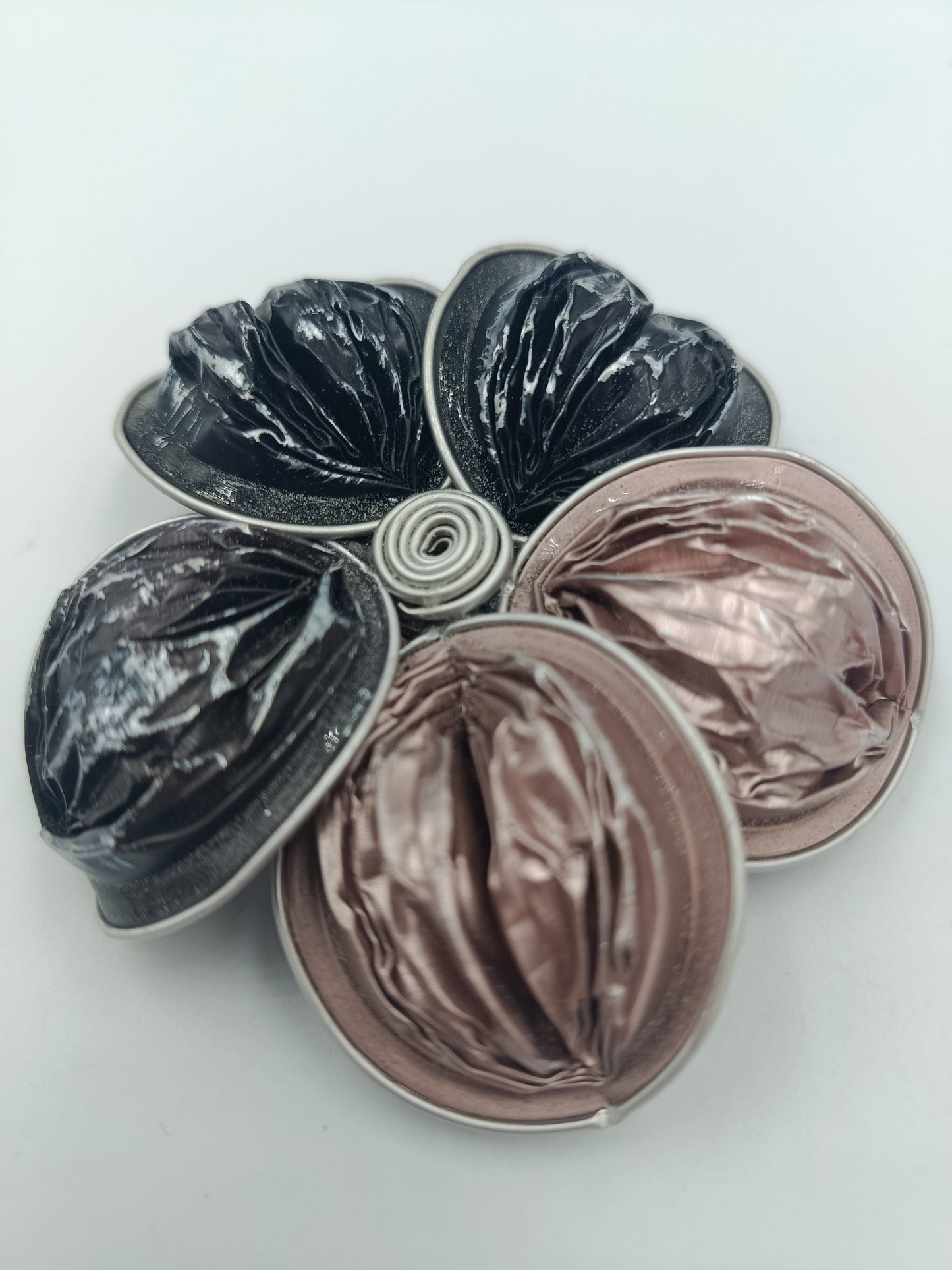 Große Vintage Brosche Blume Metall Emaille Schwarz Rosa Statement Schmuck