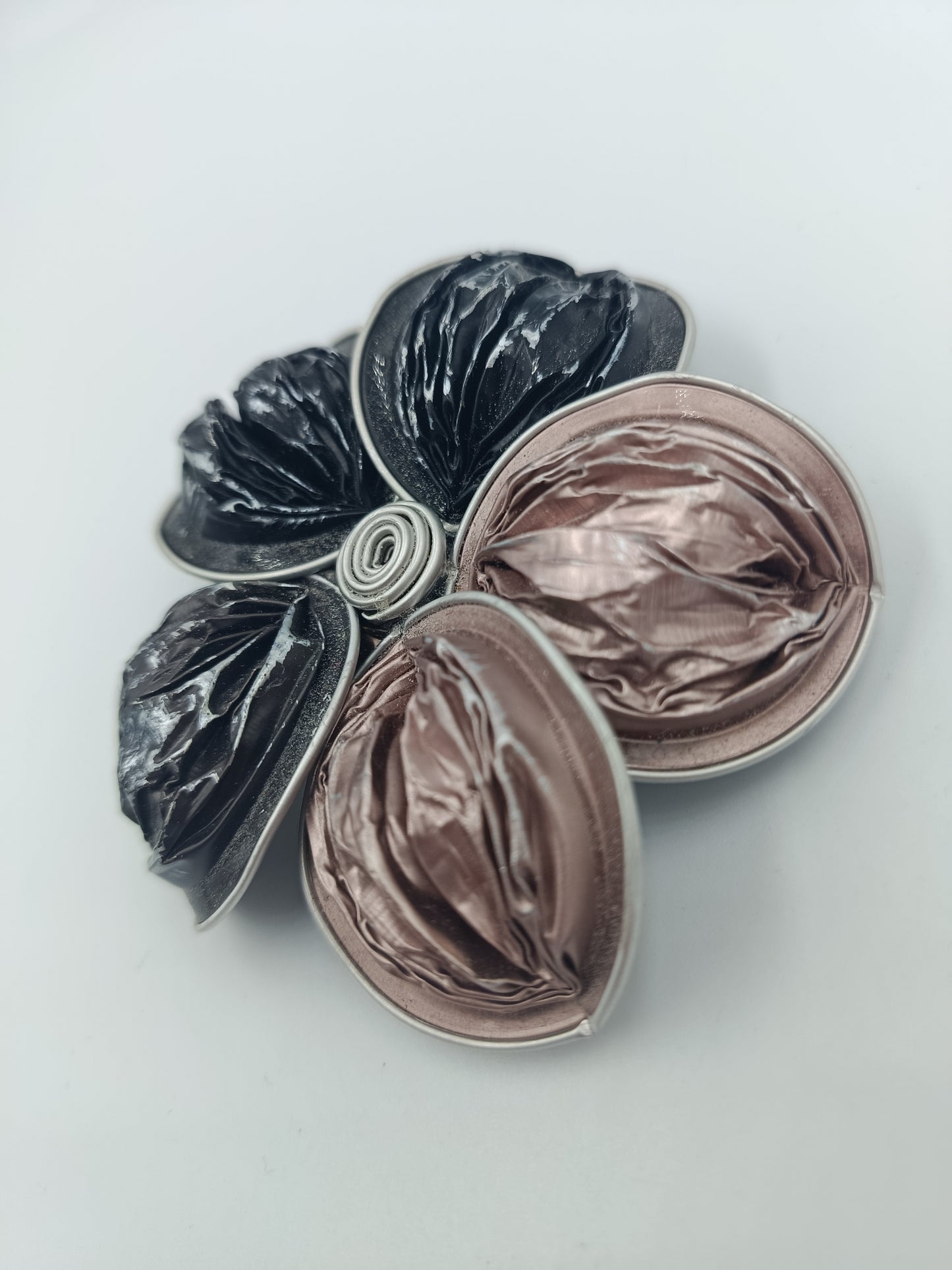 Große Vintage Brosche Blume Metall Emaille Schwarz Rosa Statement Schmuck
