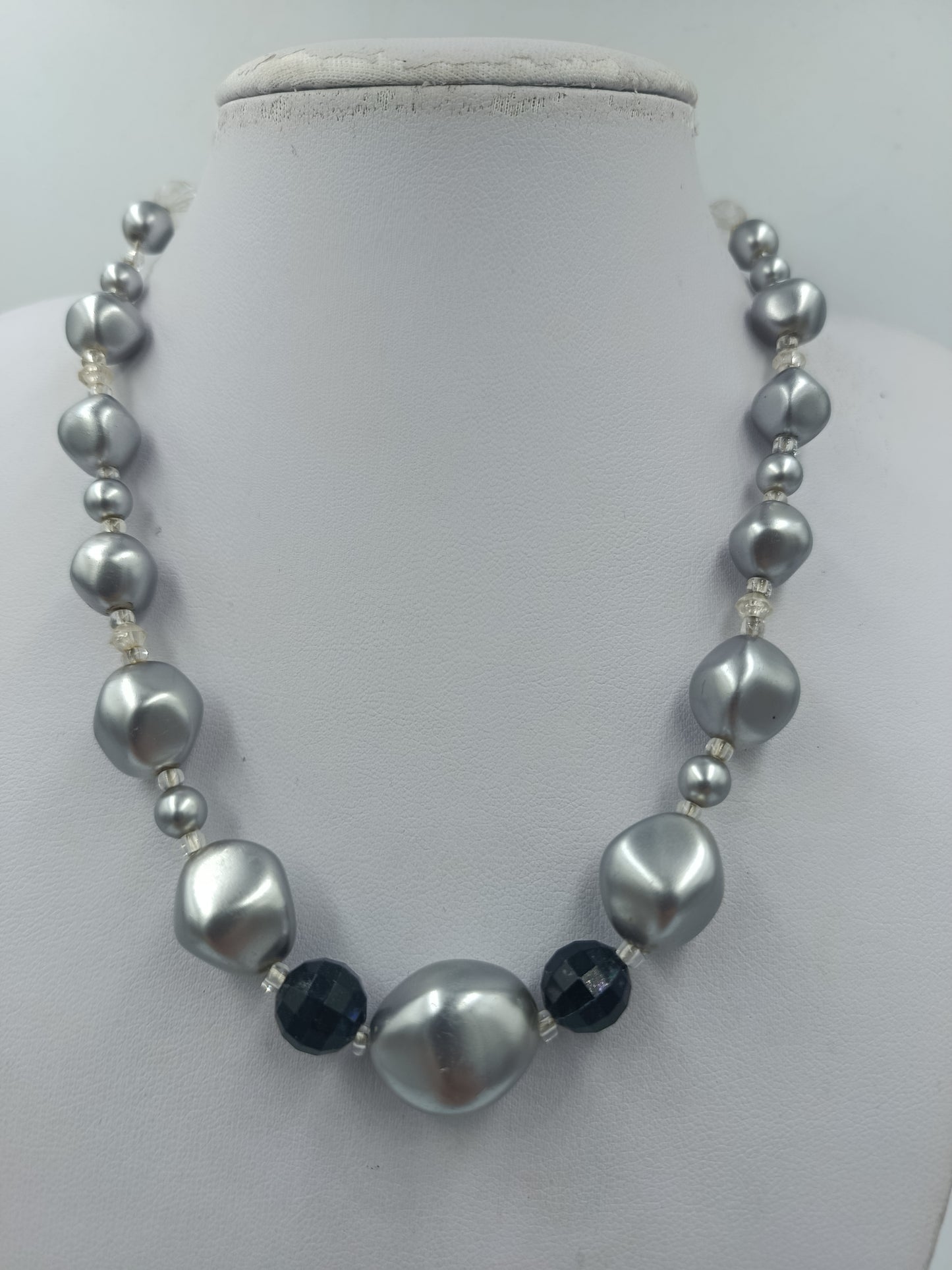 Vintage Perlenkette silber grau mit Facettperlen elegant klassische Halskette