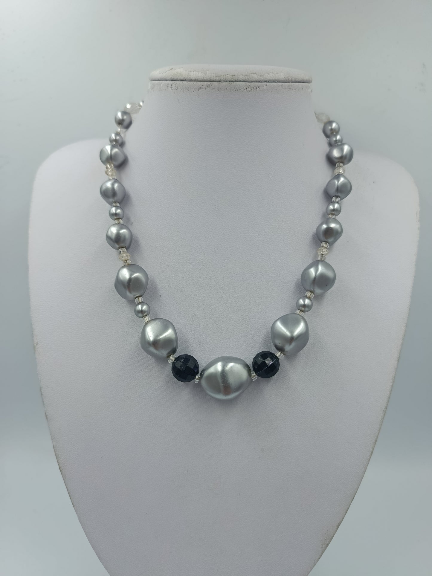 Vintage Perlenkette silber grau mit Facettperlen elegant klassische Halskette