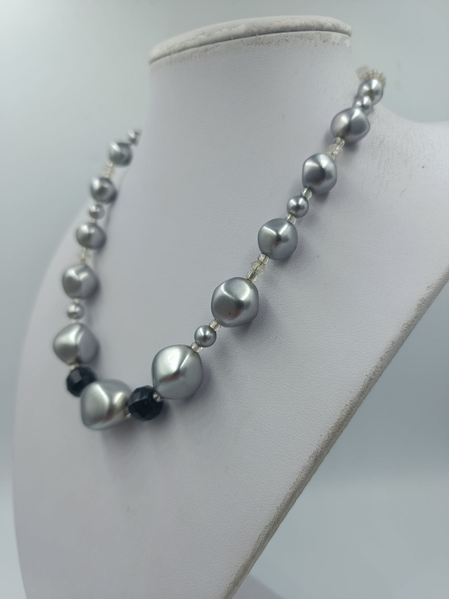 Vintage Perlenkette silber grau mit Facettperlen elegant klassische Halskette